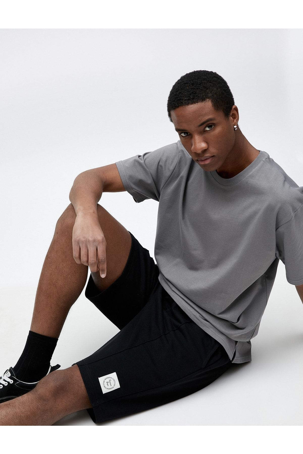 Koton Shorts Schwarz Mittlerer Bund