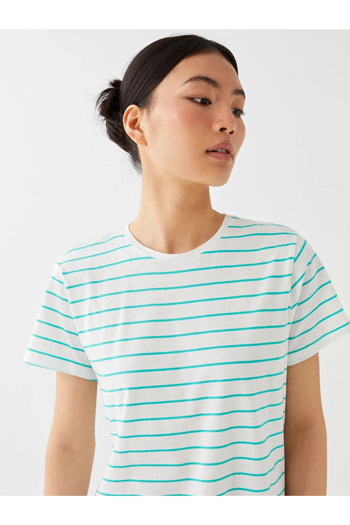 LC Waikiki T-Shirt Grün Regular Fit Fast ausverkauft