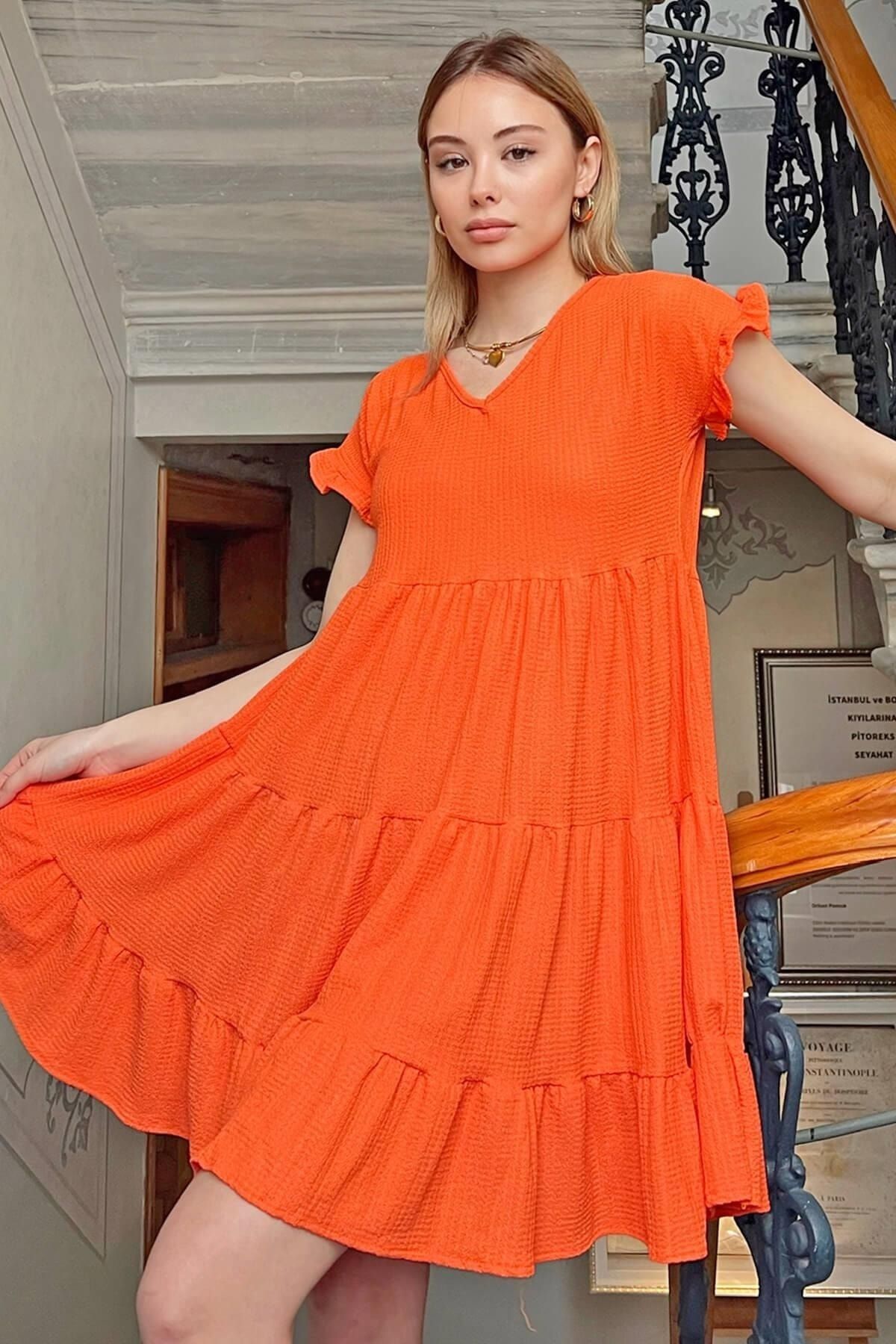 mehrlagiges Trendyol Swist V-Ausschnitt Orangefarbenes mit - Damen-Minikleid