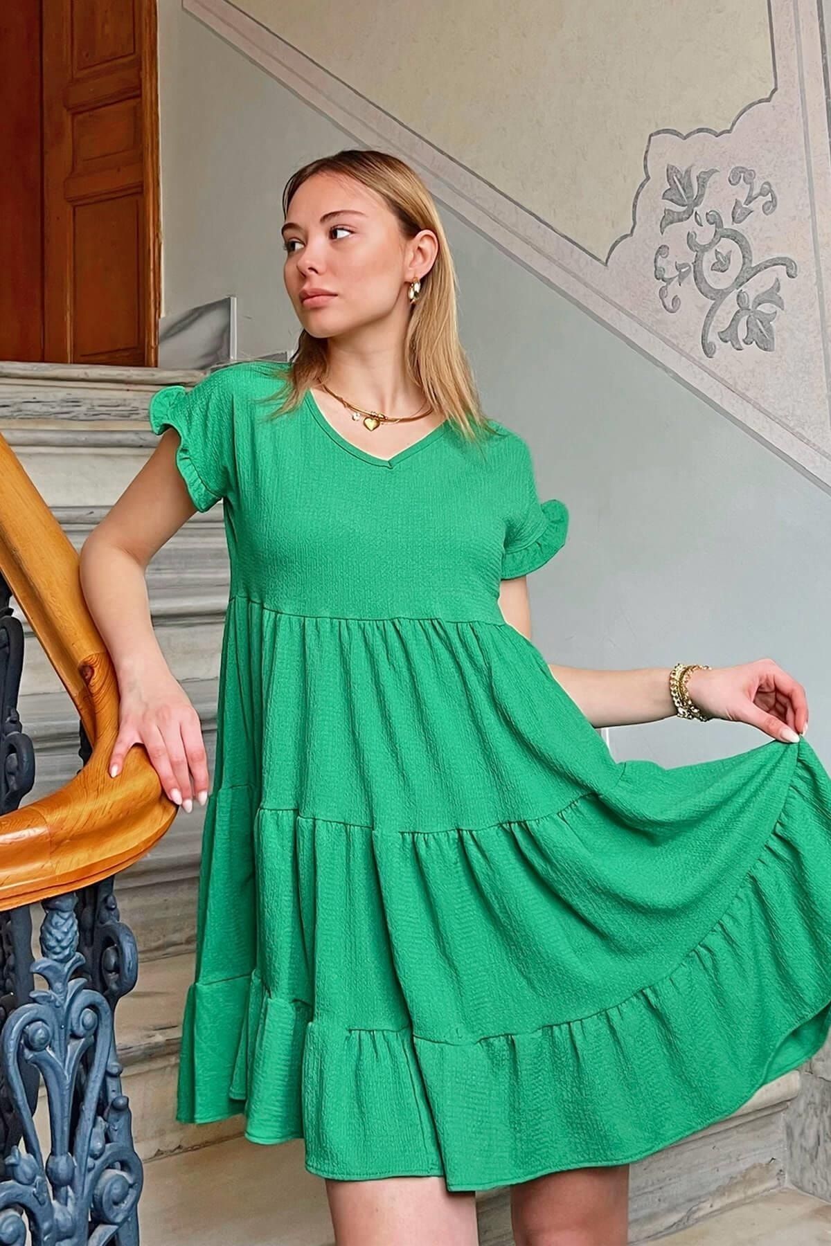 Swist Grünes Trendyol V-Ausschnitt mit mehrlagiges Damen-Minikleid -
