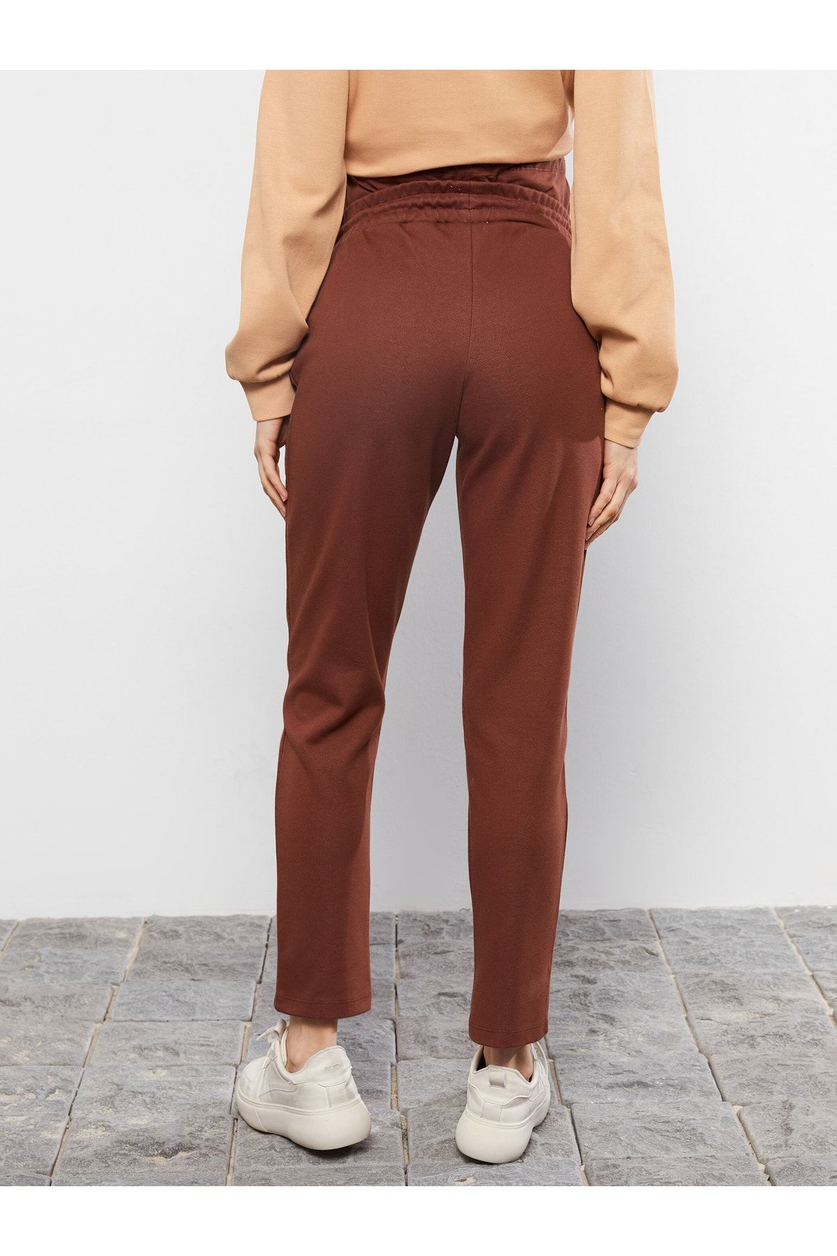 LC Waikiki-Umstands-Jogger-Jogginghose mit Baucheinsatz und flachem Taschendetail 5