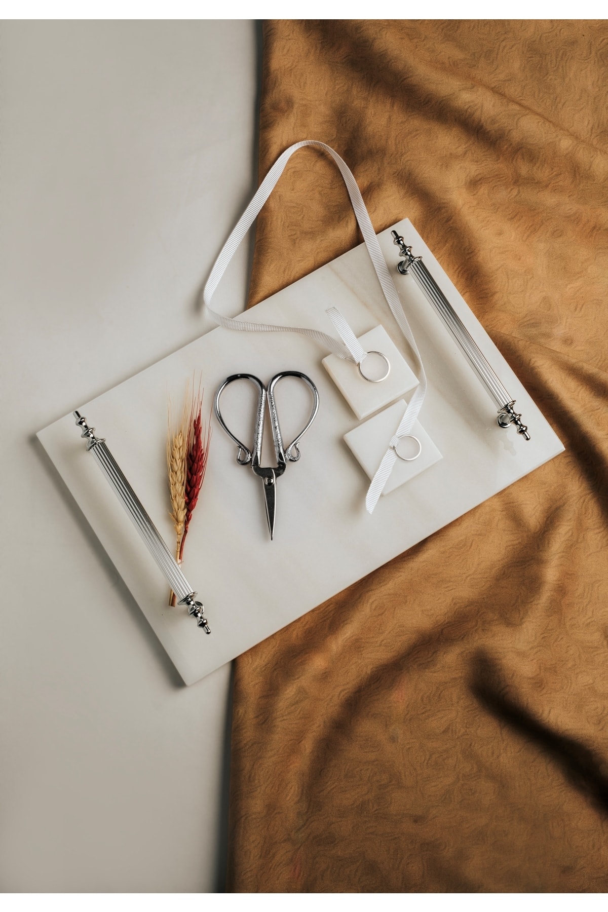 MERALP Ince Mermer Gümüş Söz/nişan Tepsisi, Gümüş Makas,2 Adet Çıkarılabilir Yüzüklük, Metal Profil Kulp