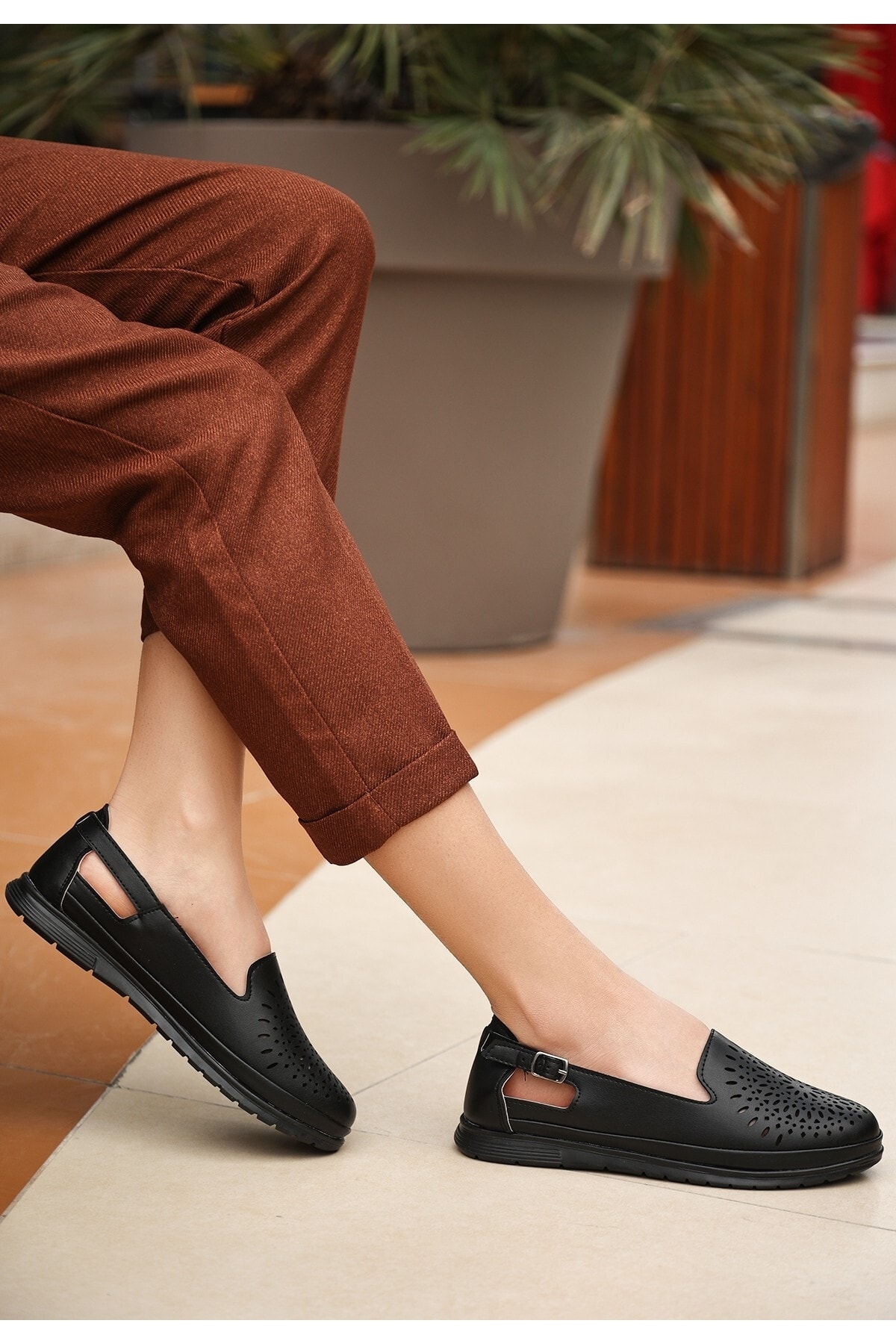 Meor Siyah Cilt Babet Ayakkabı