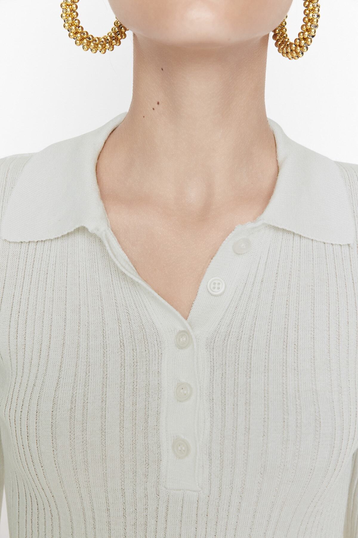 Trendyolmilla  Ekru Merserize Görünümlü Polo Yaka Fitilli Triko Kazak TWOAW21KZ0773 - Görsel 5