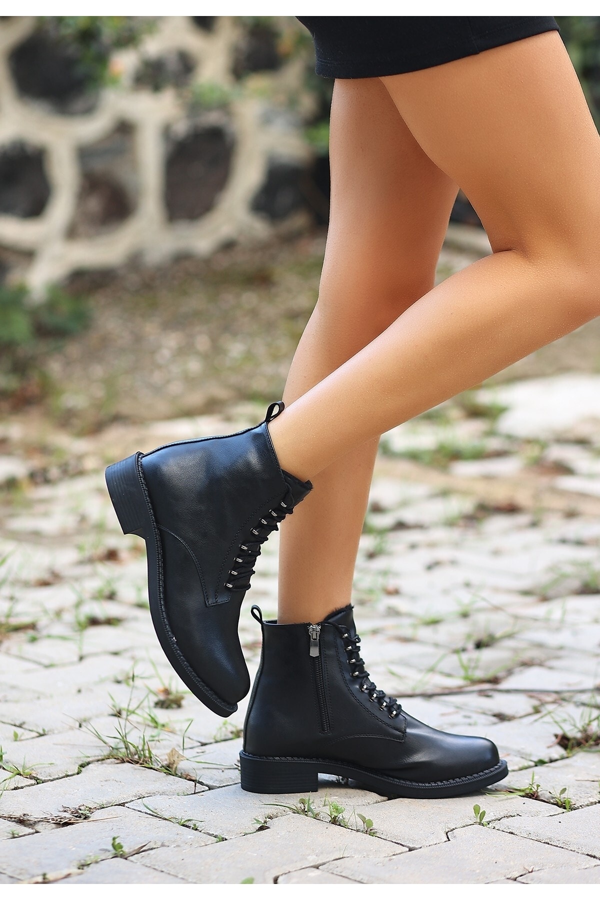 Siyah Cilt Bağcıklı Bot