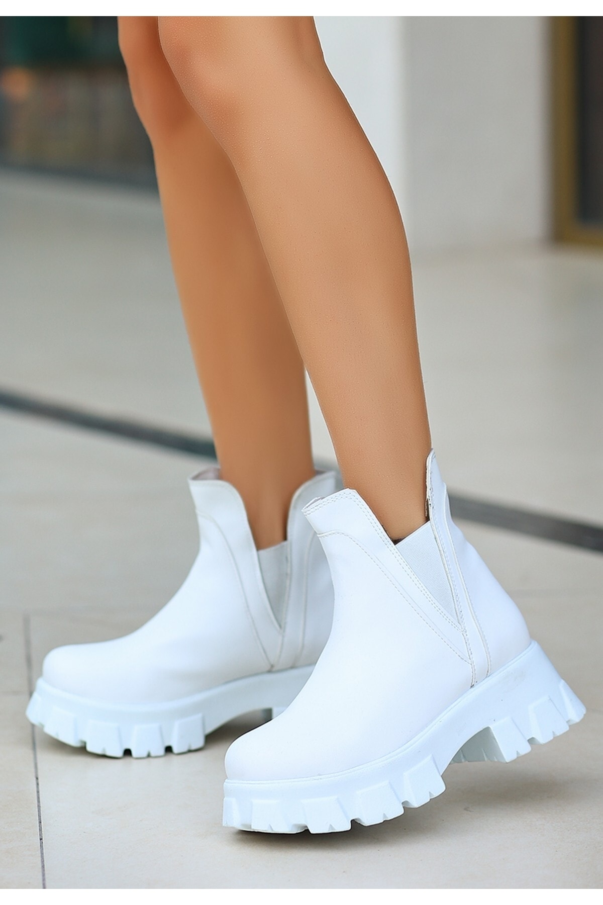 Jati Beyaz Cilt Dolgu Topuk Bot