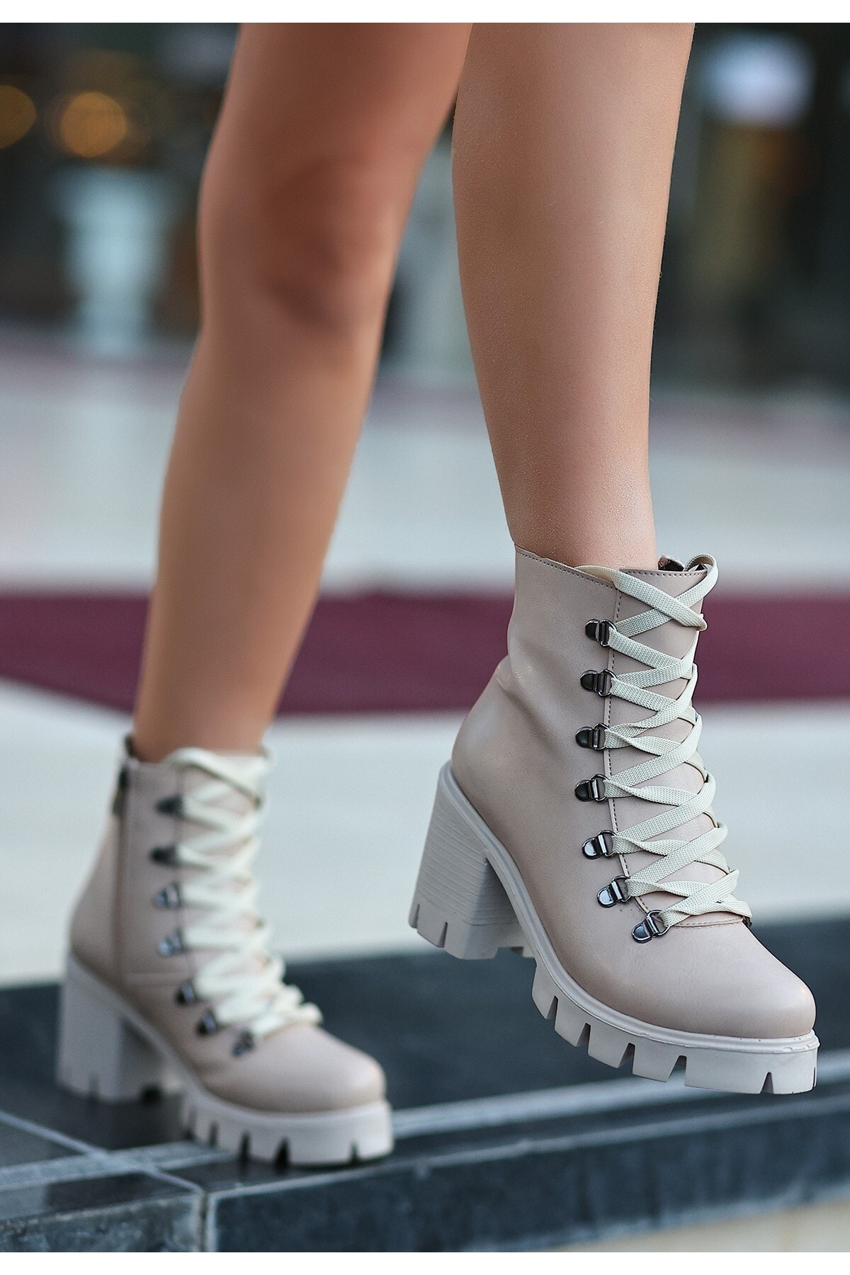 Erin Ten Cilt Bağcıklı Bot