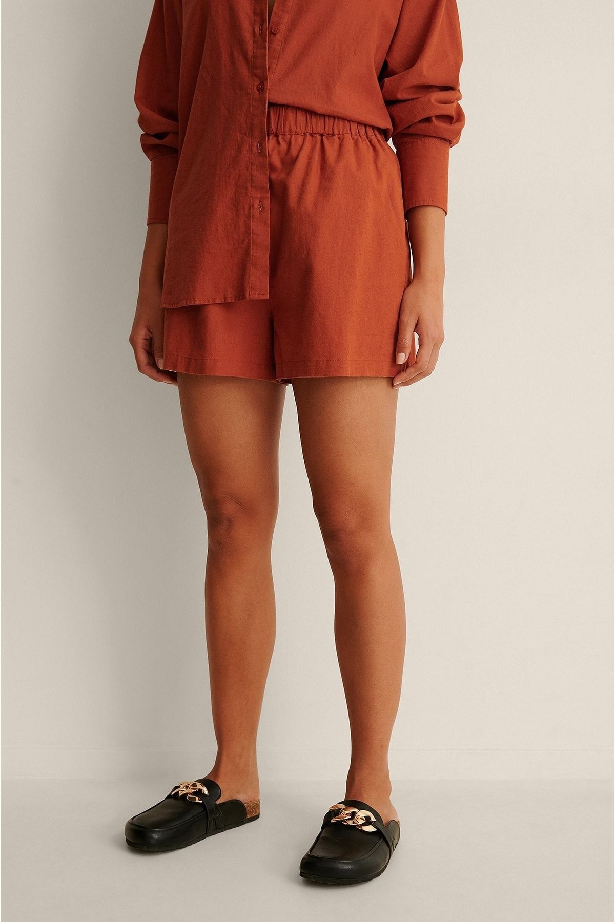 NA-KD Shorts Rot Hoher Bund Fast ausverkauft