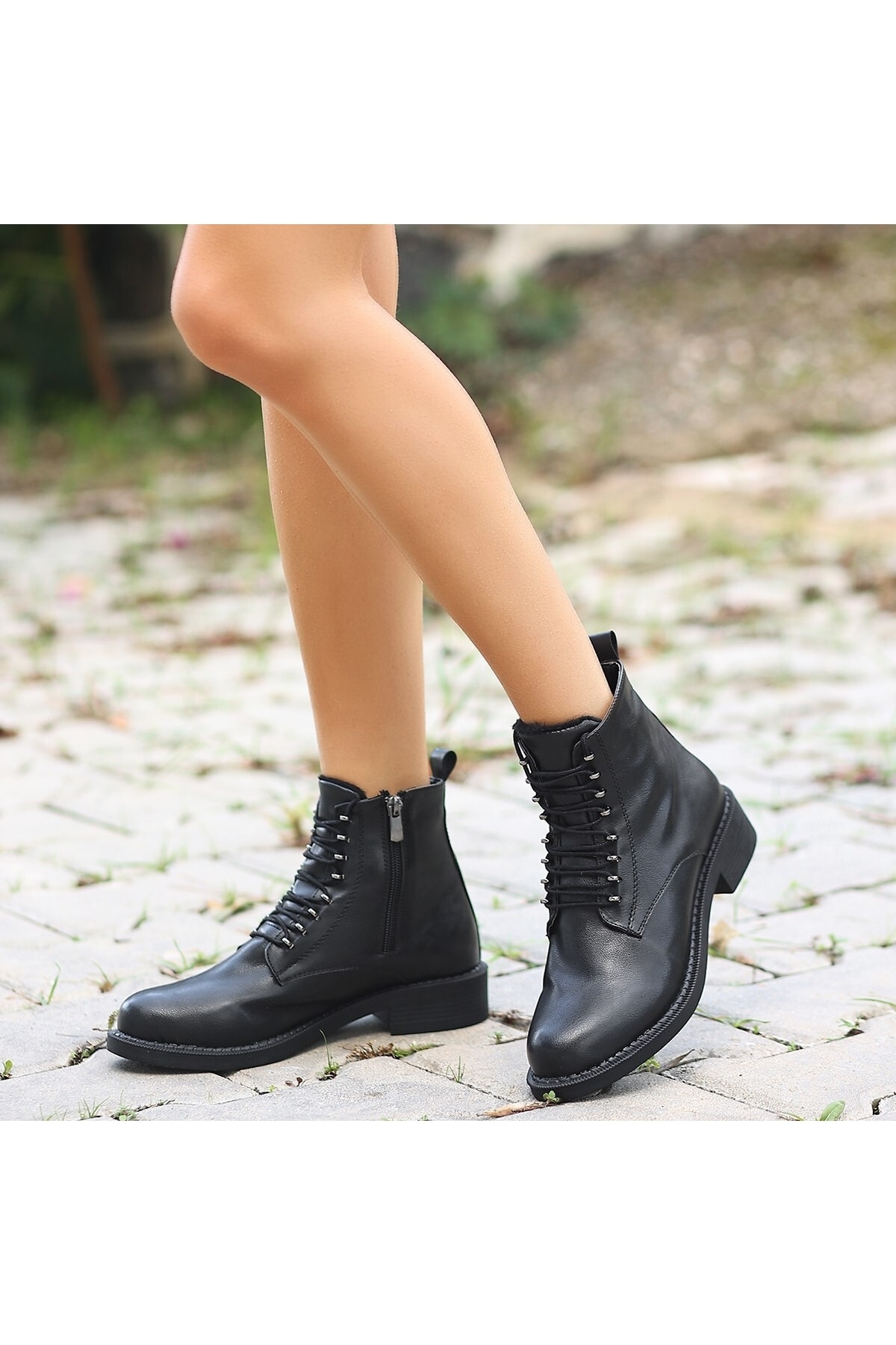 Siyah Cilt Bağcıklı Bot