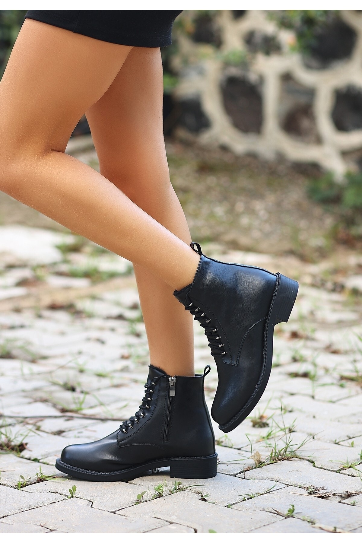 Siyah Cilt Bağcıklı Bot