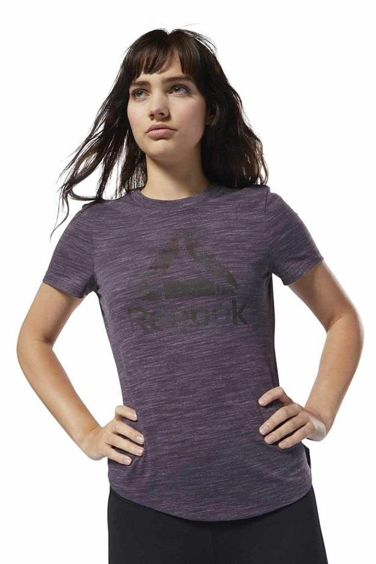 تی شرت بنفش طرحدار یقه گرد طرح چاپی آستین کوتاه زنانه ریباک Reebok (برند انگلستان)