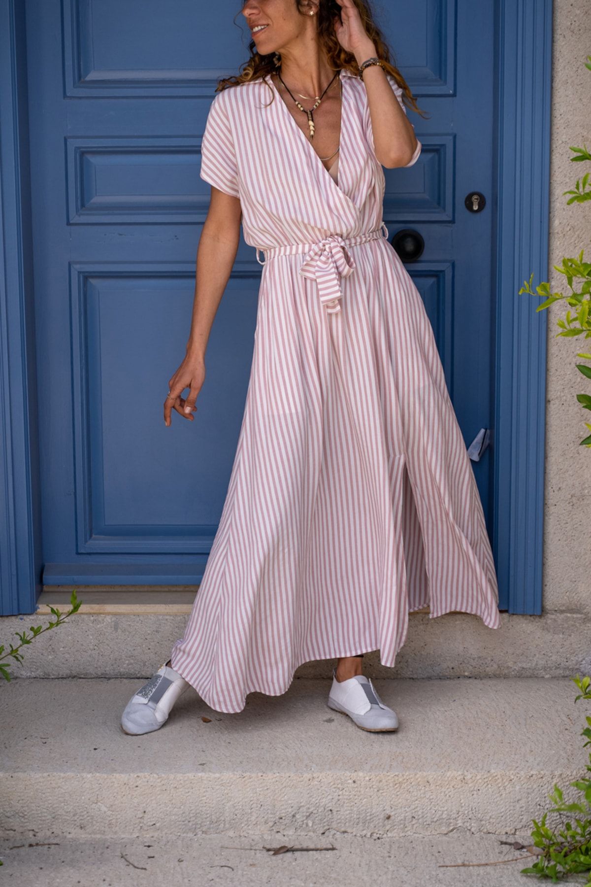 Güneşkızı Rosafarbenes Damenkleid - mit Schlitzkleid mit Taille, Polo-Ausschnitt, Trendyol elastische zweireihig, Bst3386 Gürtel