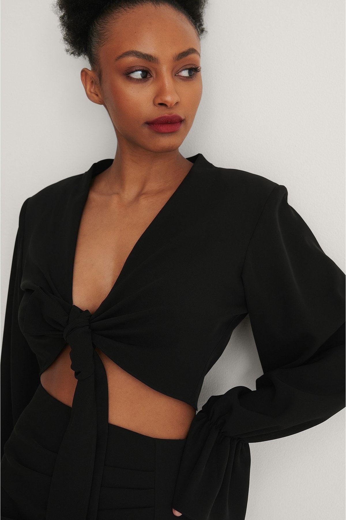 NA-KD Bluse Schwarz Regular Fit Fast ausverkauft