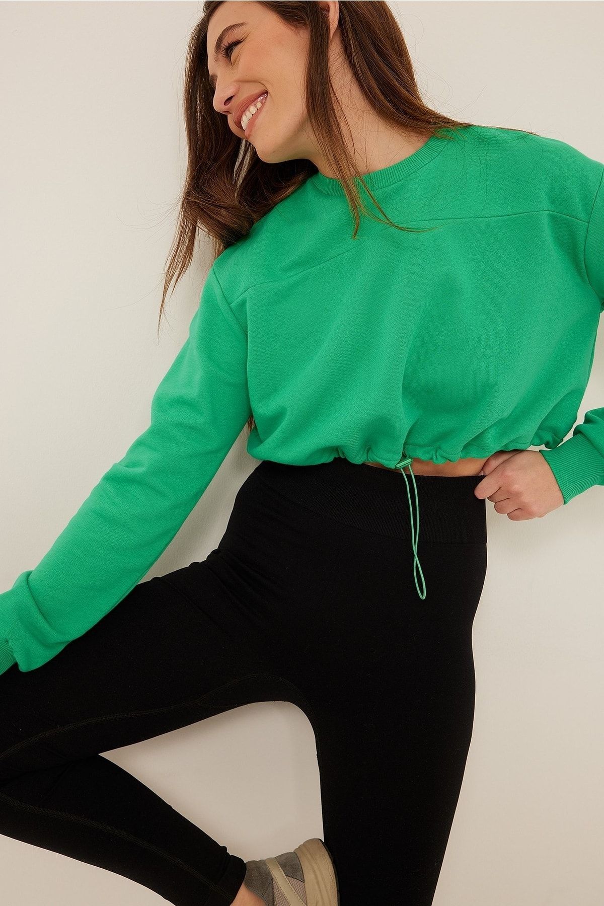 NA-KD Sweatshirt Grün Regular Fit