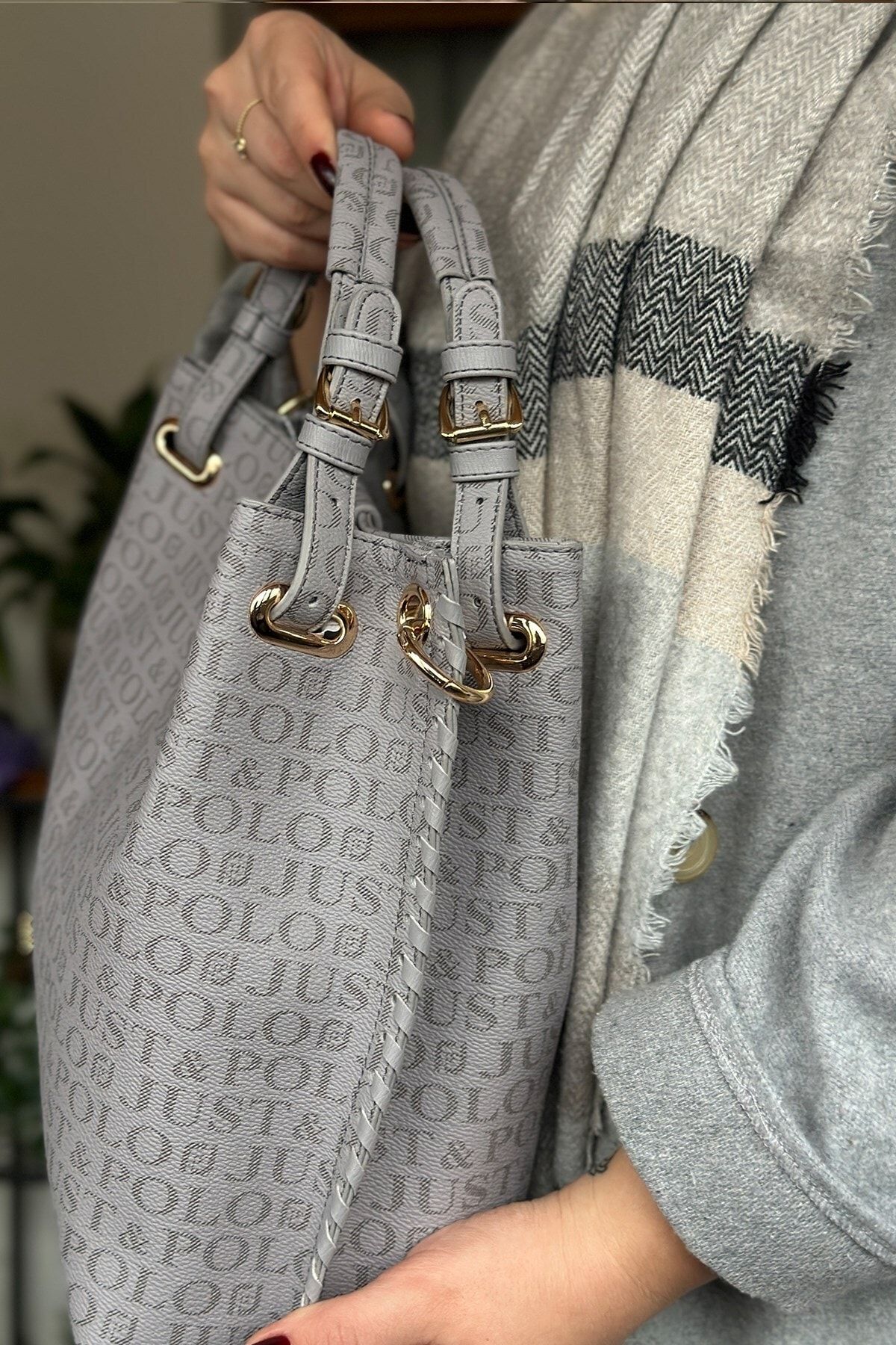 Gray bucket bag deals
