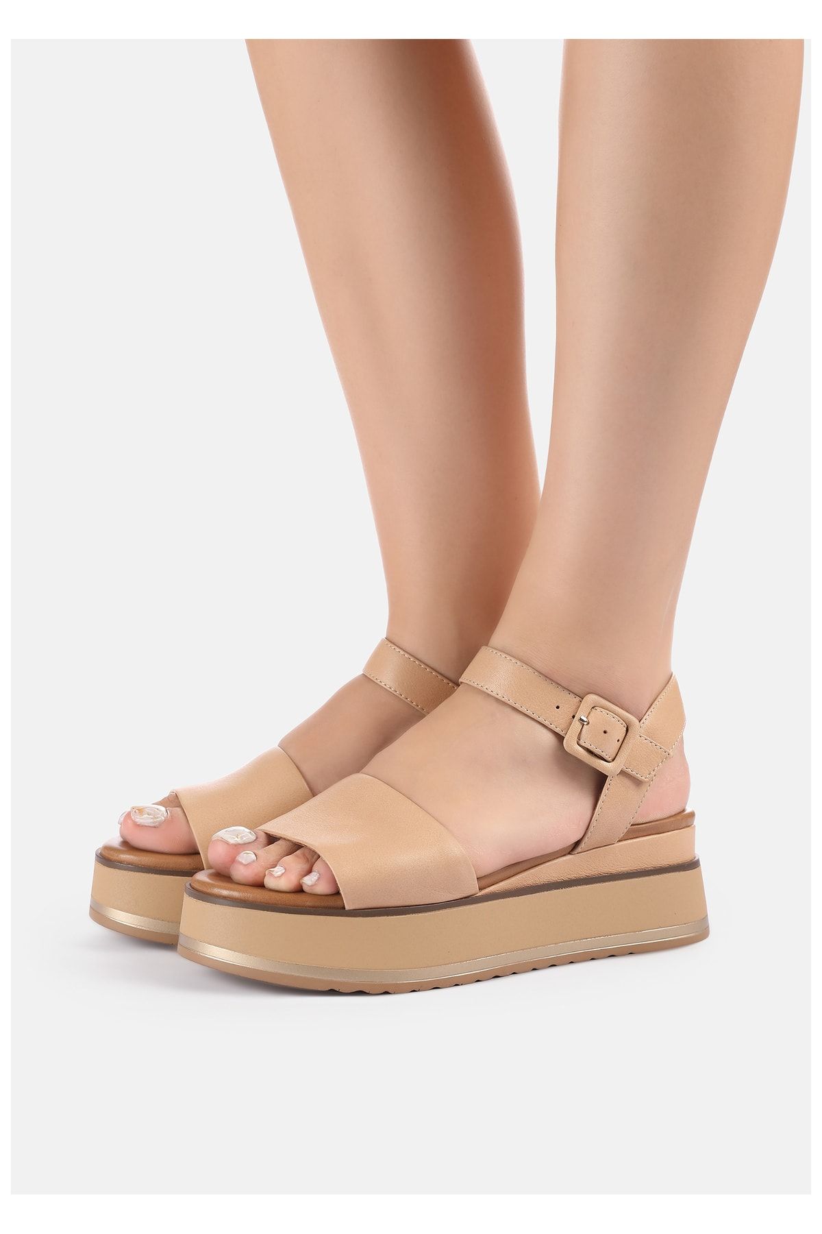 INUOVO Sandalette Beige Flacher Absatz