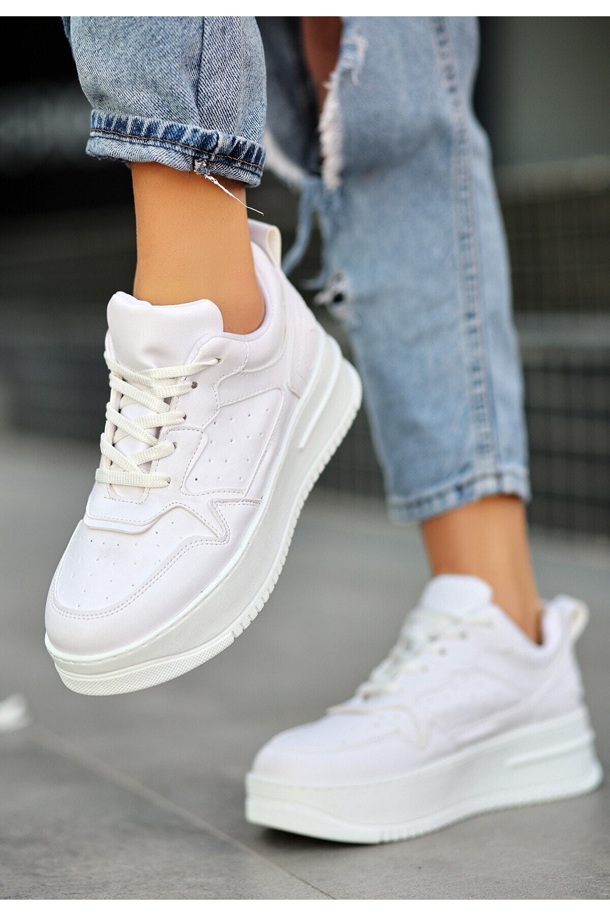 Beyaz Cilt Bağcıklı Spor Ayakkabı