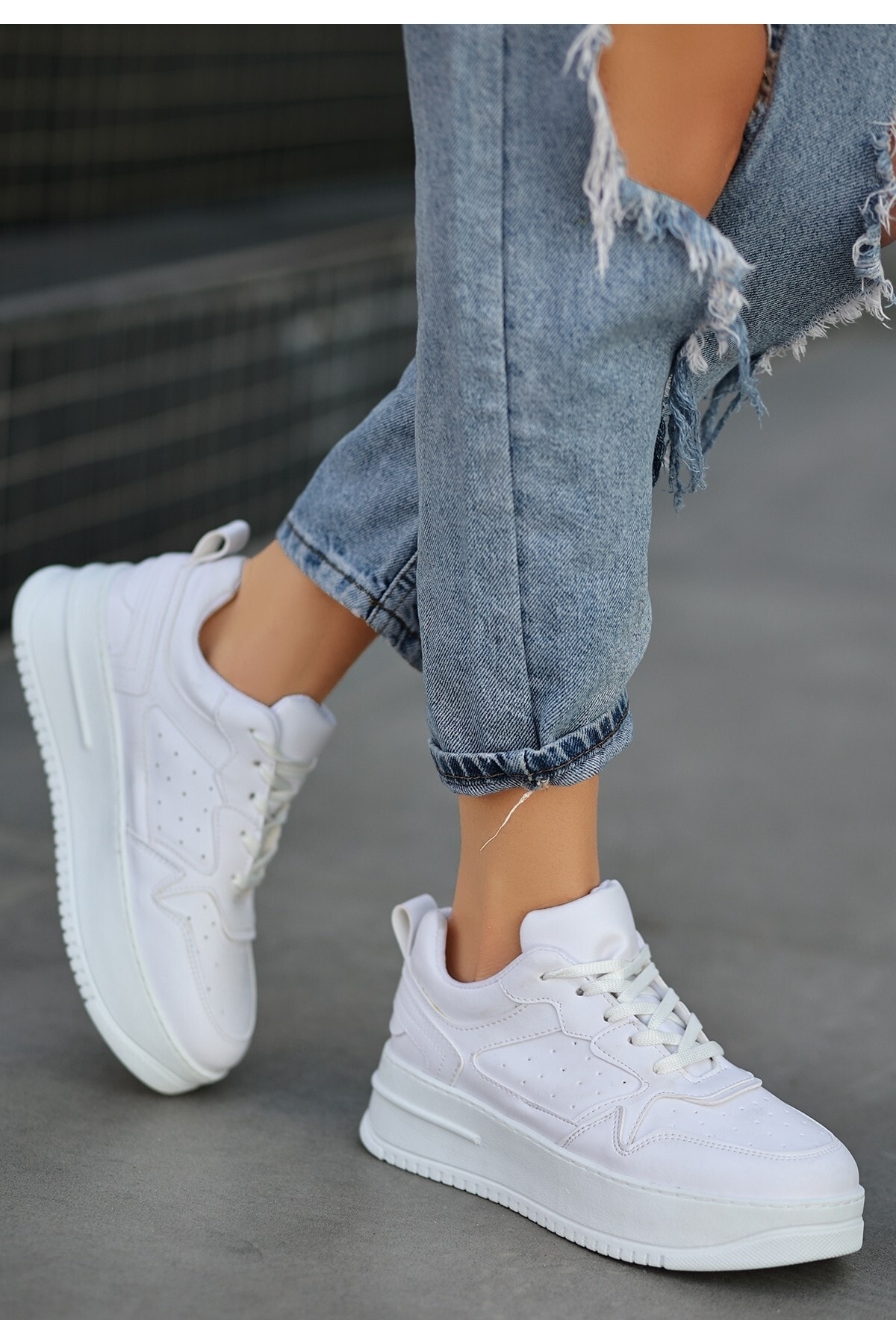 Beyaz Cilt Bağcıklı Spor Ayakkabı