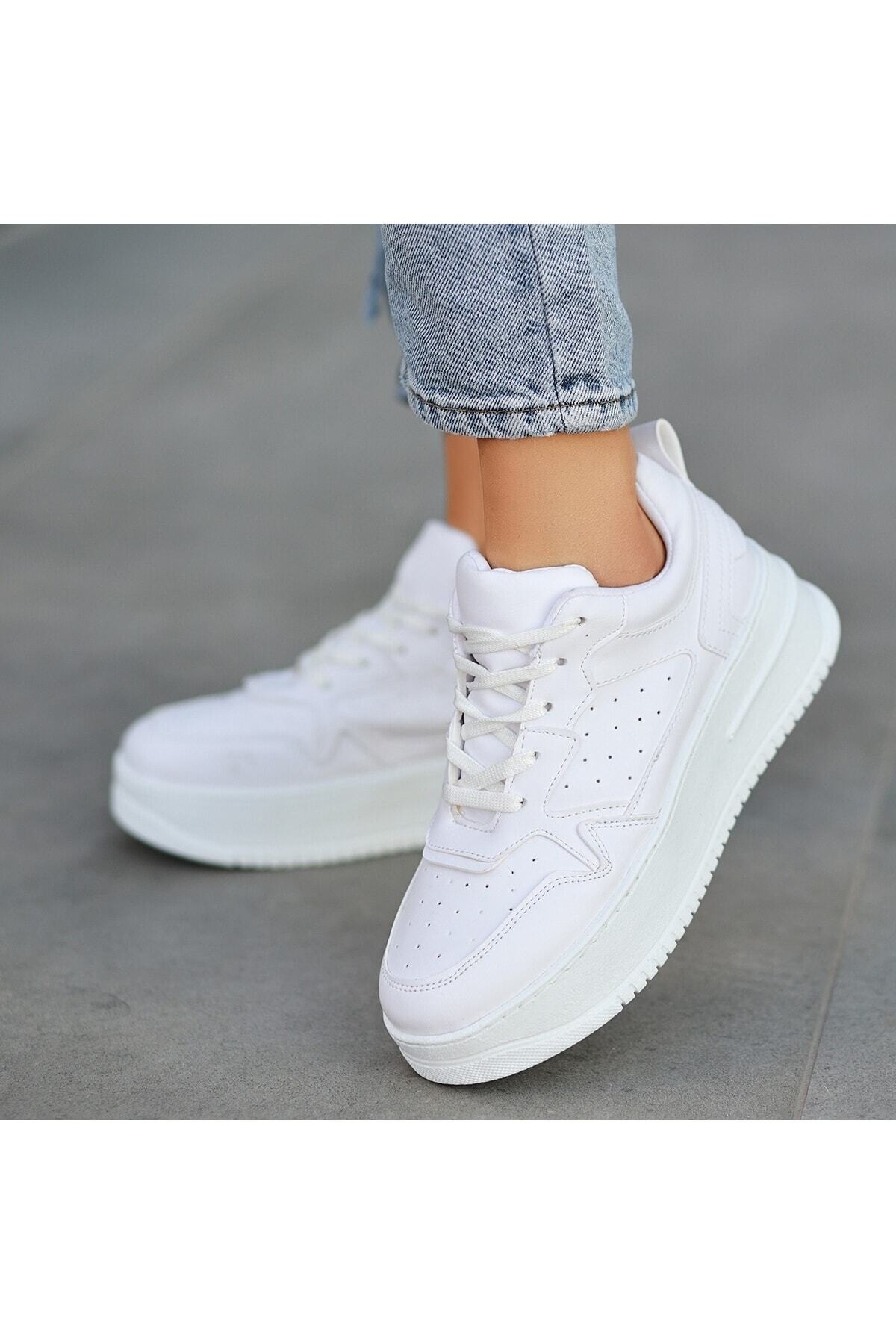 Beyaz Cilt Bağcıklı Spor Ayakkabı