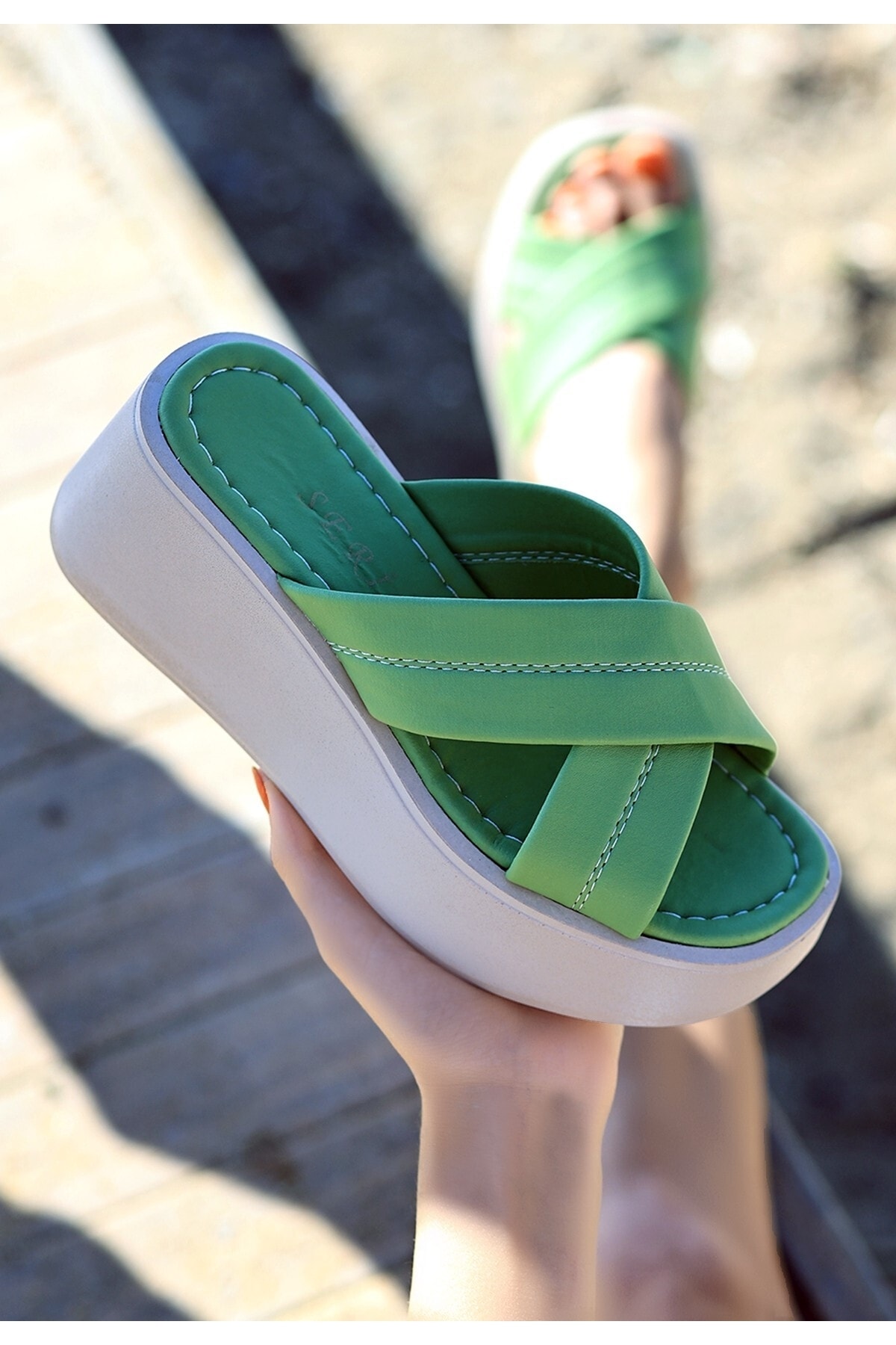 Oben Yeşil Cilt Dolgu Topuk Terlik