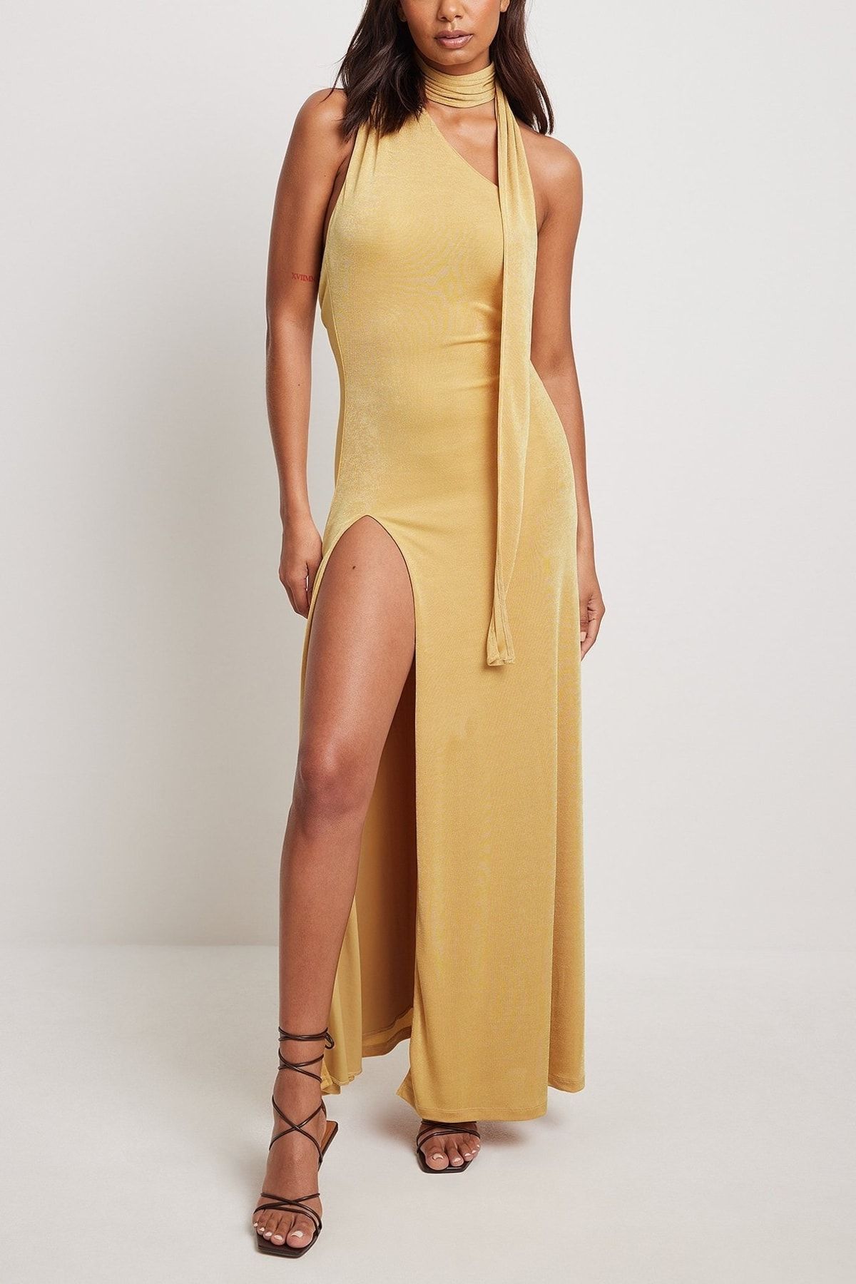 NA-KD Kleid Gold Schulterfrei Fast ausverkauft NZ8273