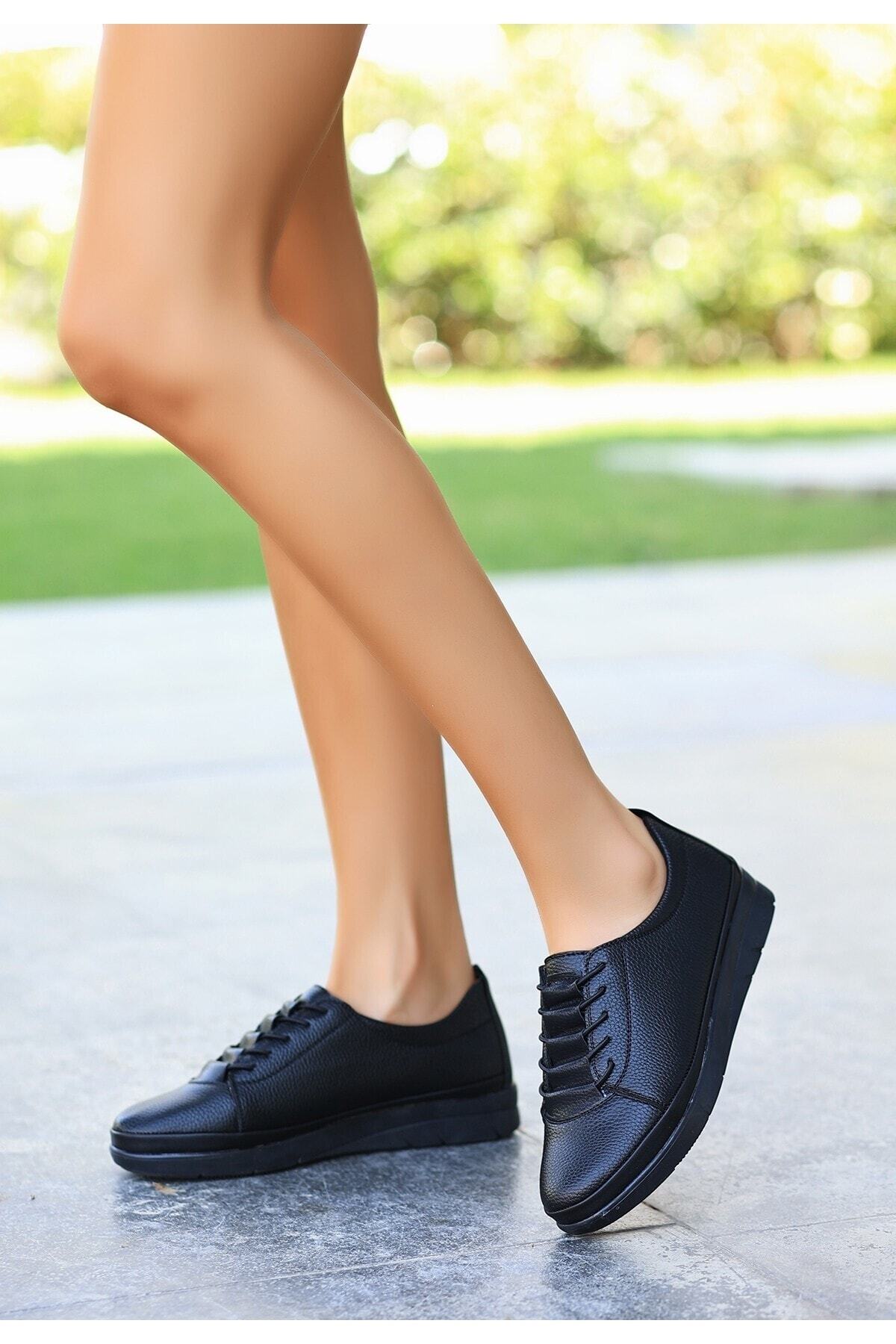 Dixi Siyah Cilt Bağcıklı Spor Ayakkabı