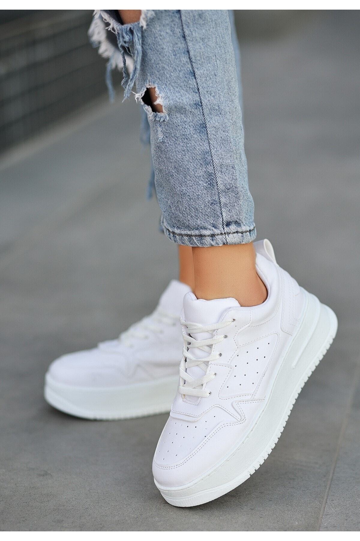Beyaz Cilt Bağcıklı Spor Ayakkabı