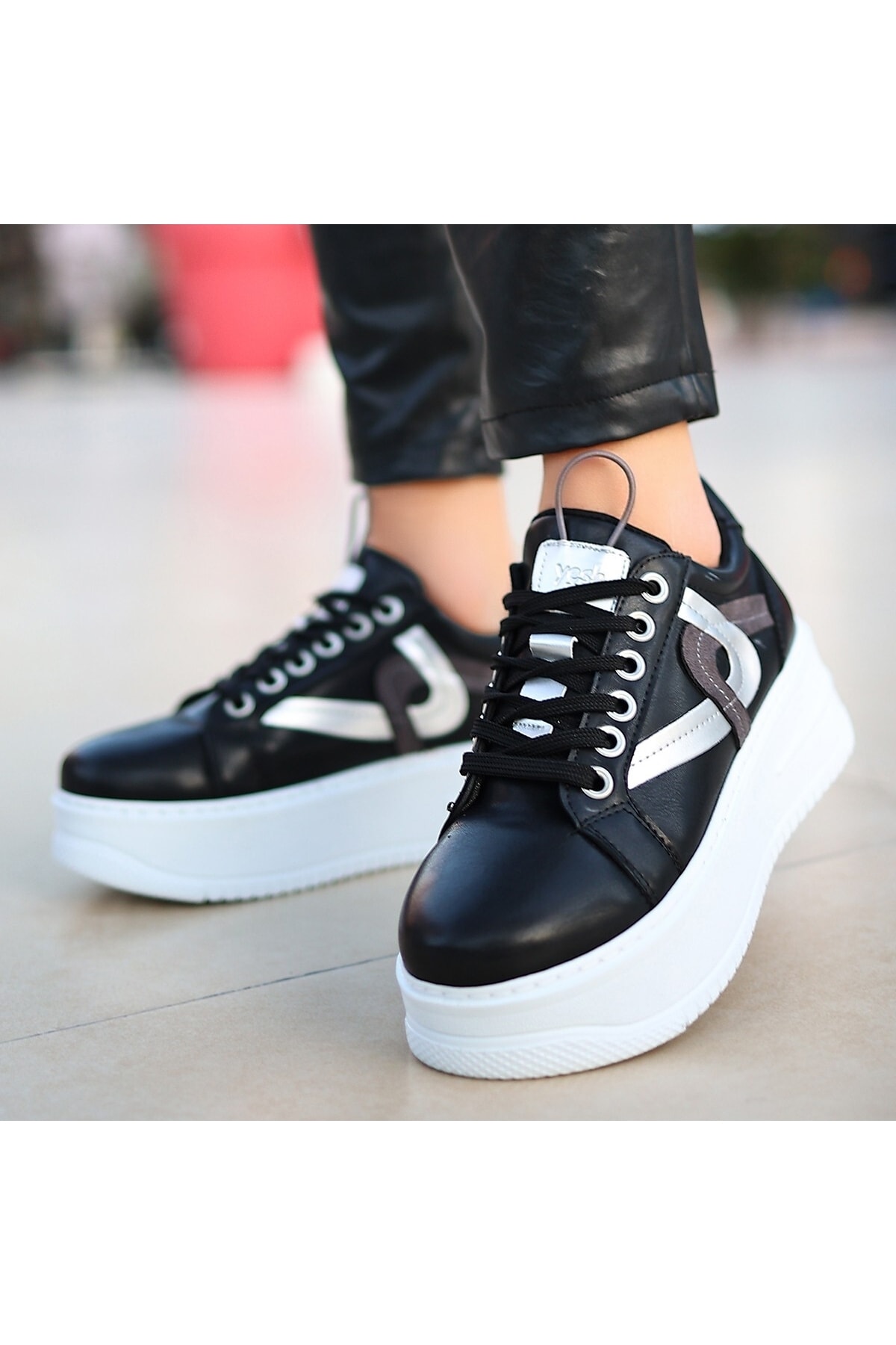 Ziana Siyah Cilt Bağcıklı Spor Ayakkabı