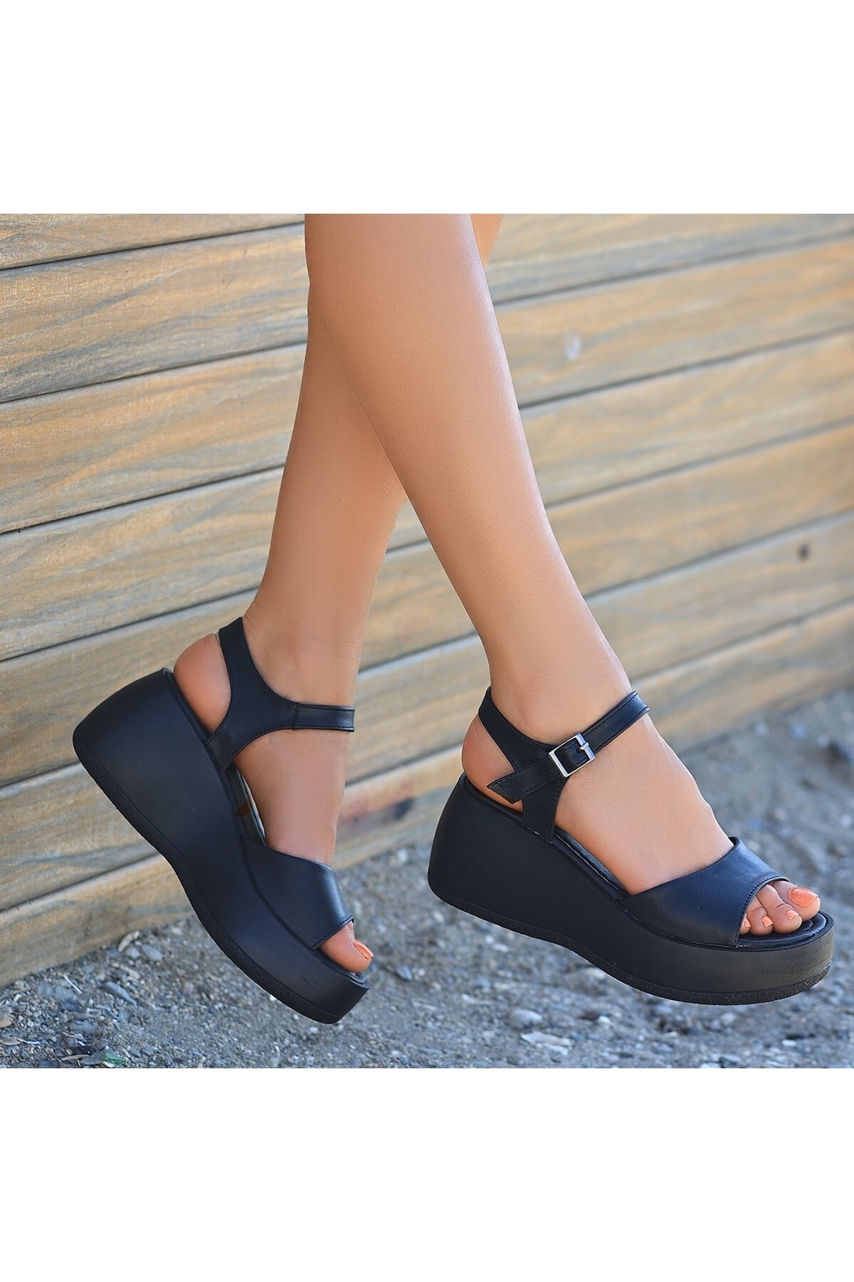 Dien Siyah Cilt Dolgu Topuk Sandalet