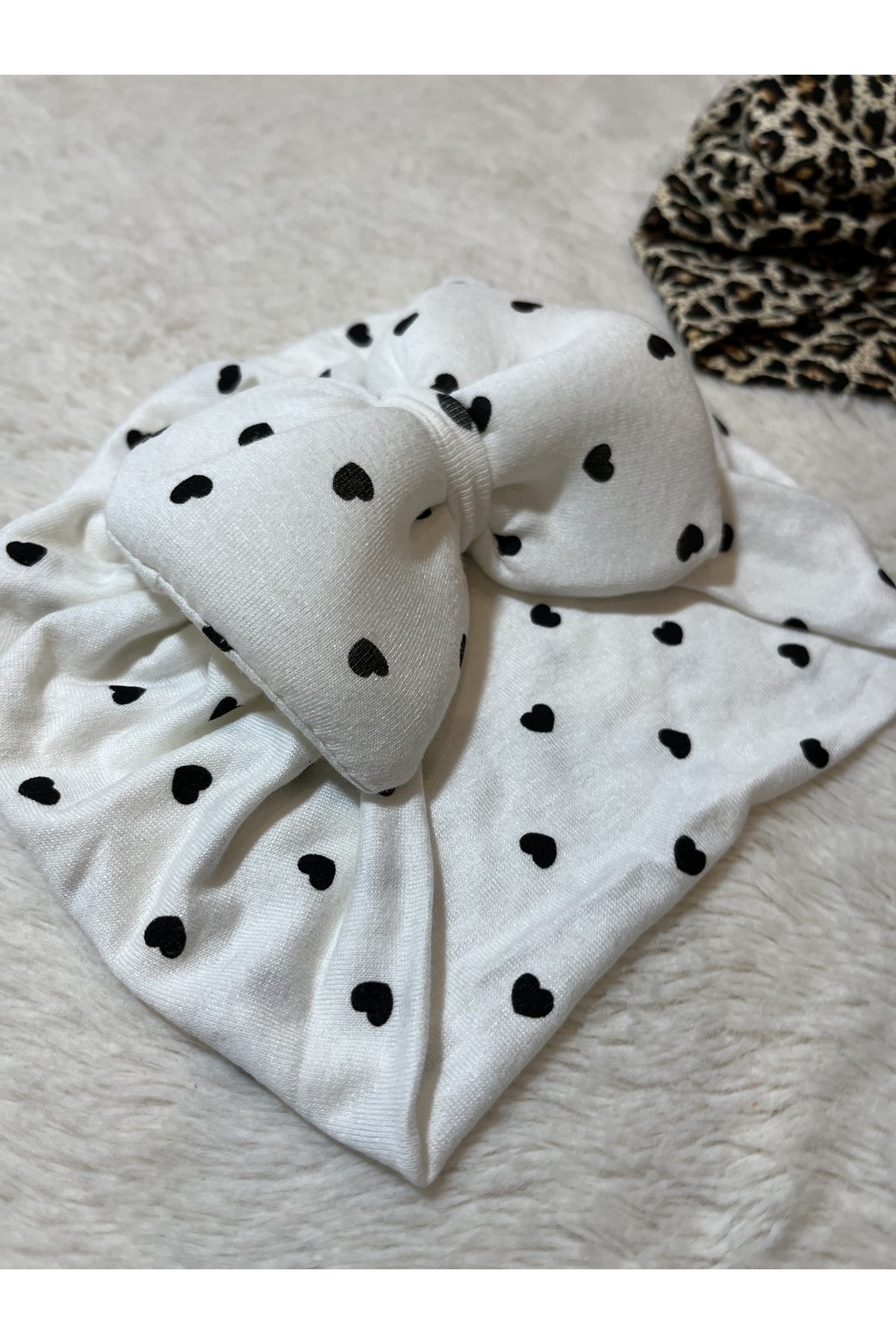 Kız Bebek Leoparlı Ve Kalp Desenli 2'li Saç Bonesi Seti 3