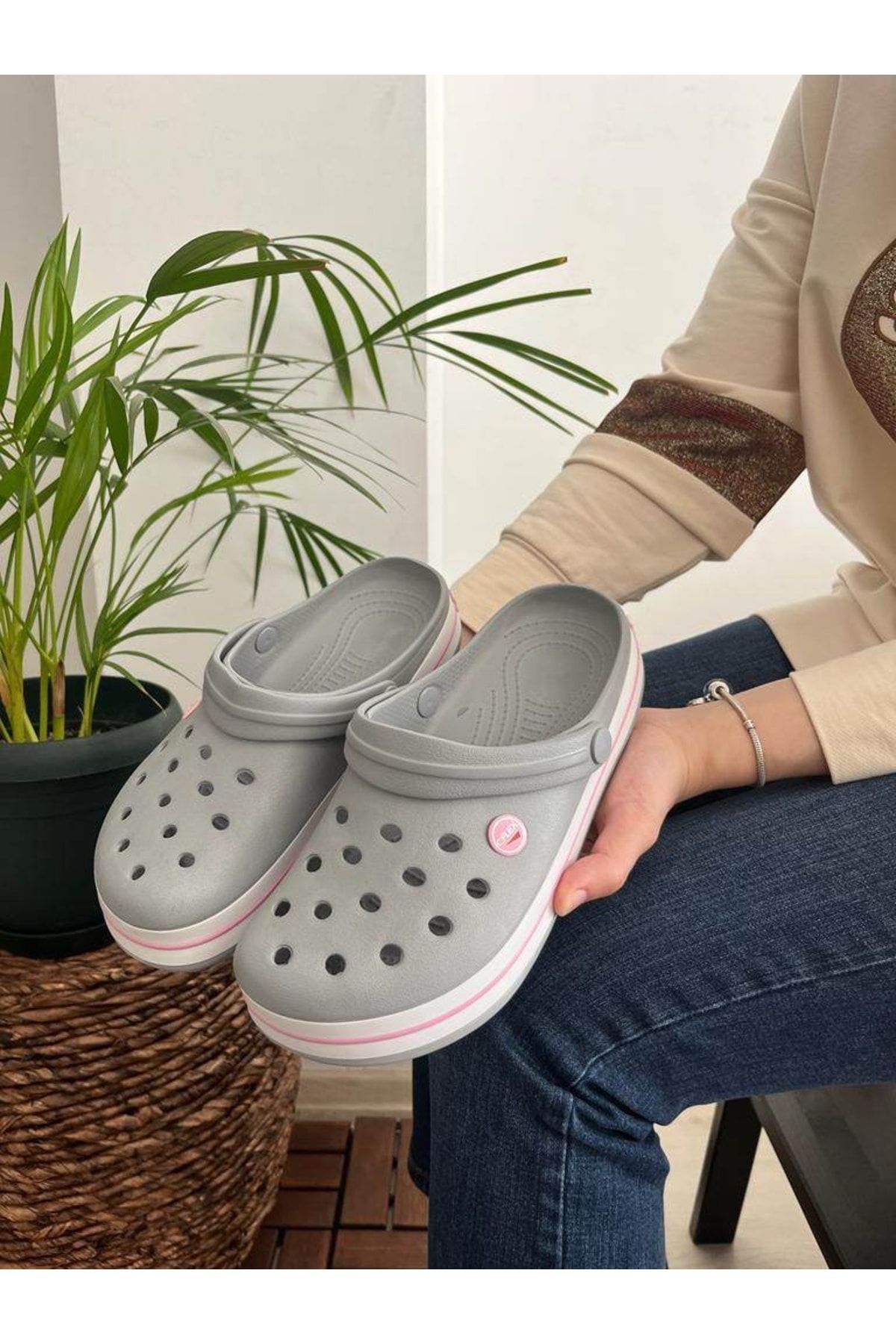 Crocs plataforma store gris