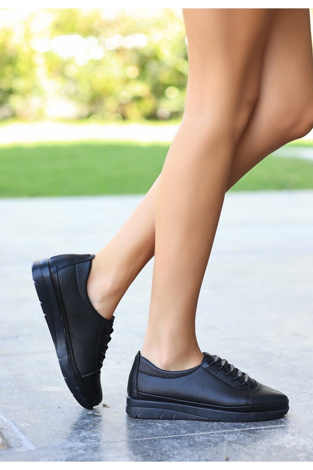 Dixi Siyah Cilt Bağcıklı Spor Ayakkabı