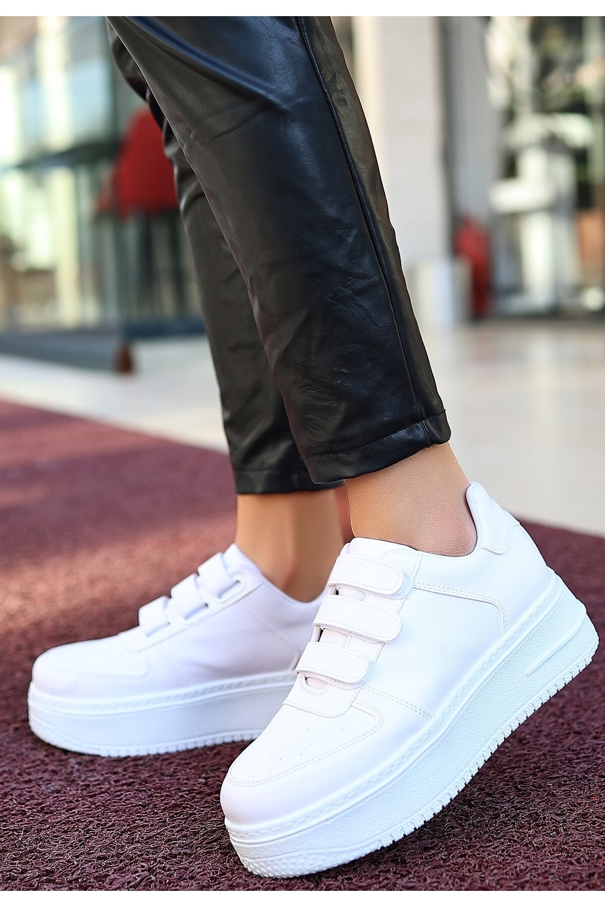 Beyaz Cilt Cırt Cırtlı Spor Sneaker