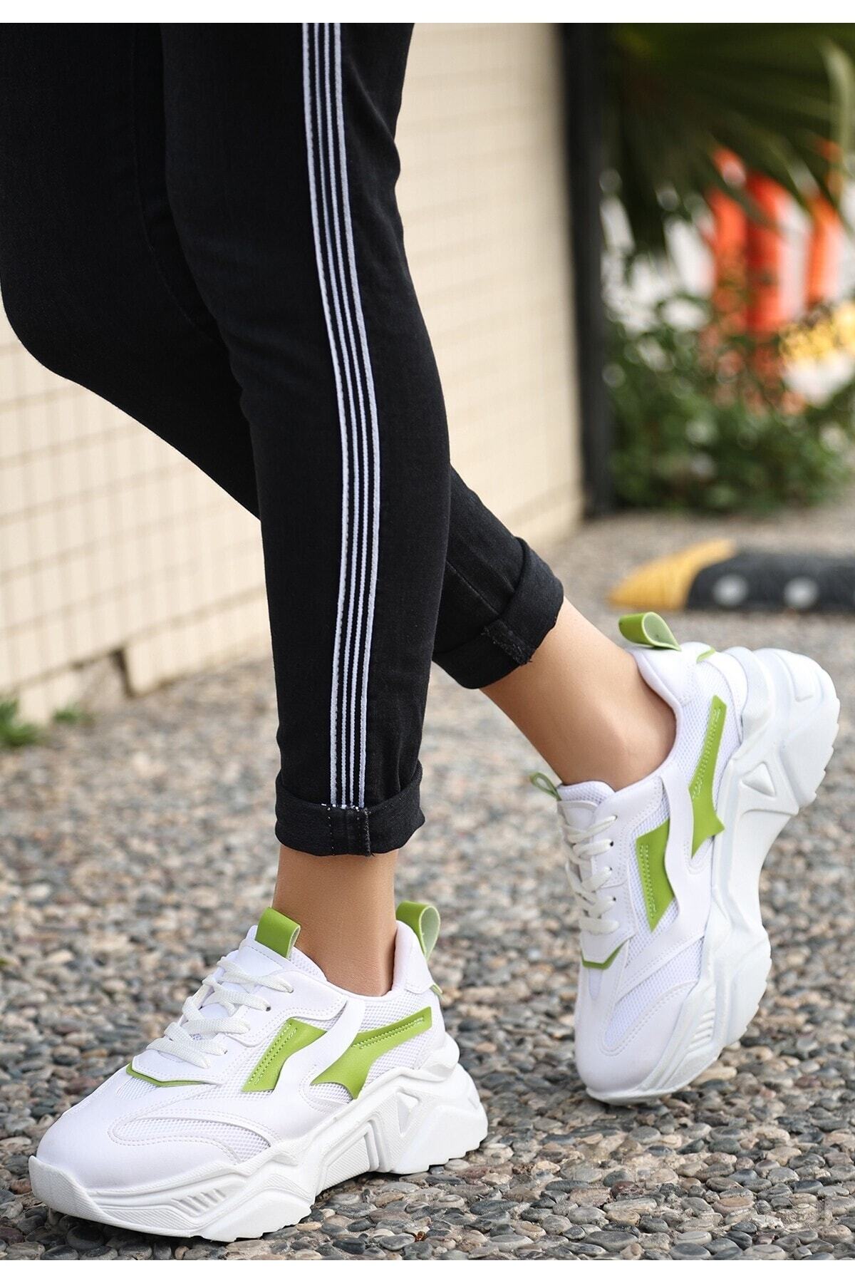 Beyaz Cilt Yeşil Detaylı Bağcıklı Spor Ayakkabı