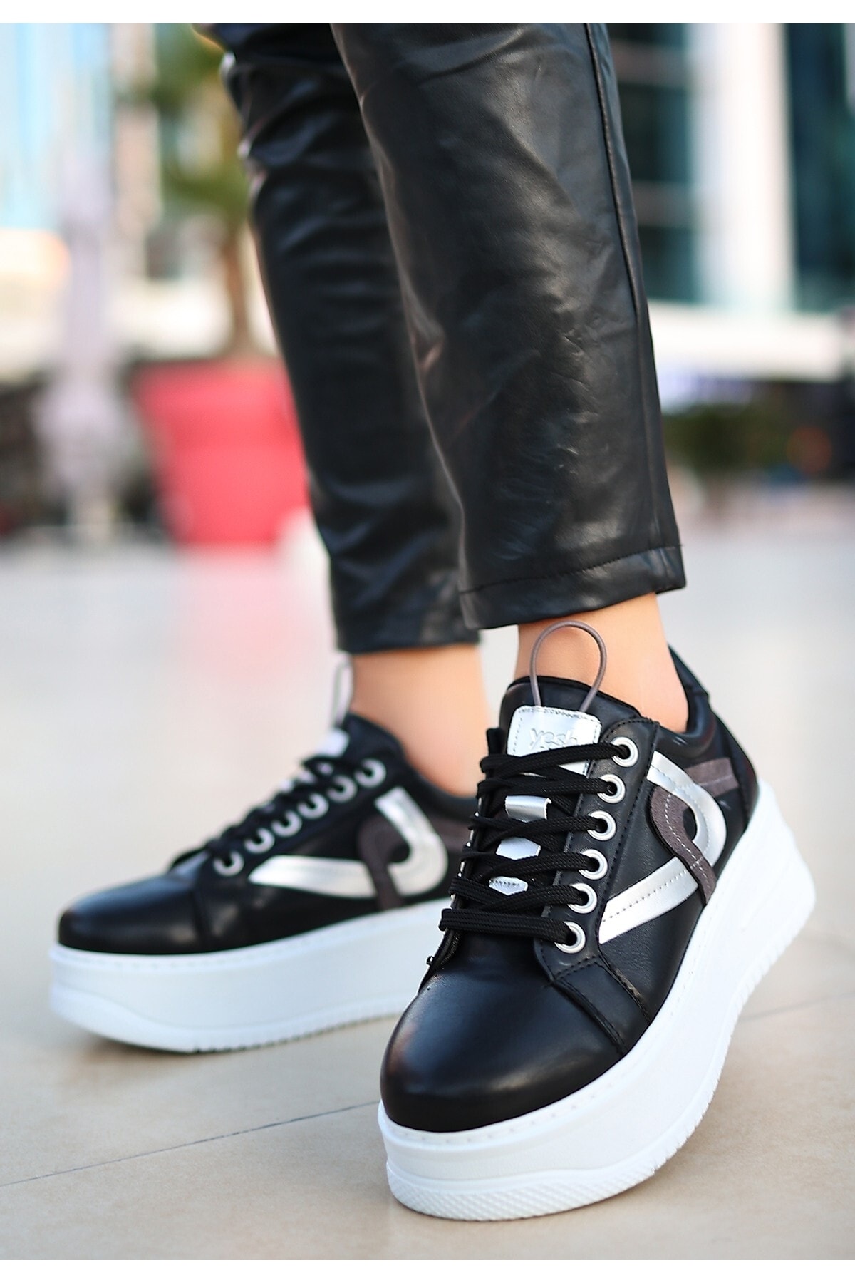 Ziana Siyah Cilt Bağcıklı Spor Ayakkabı