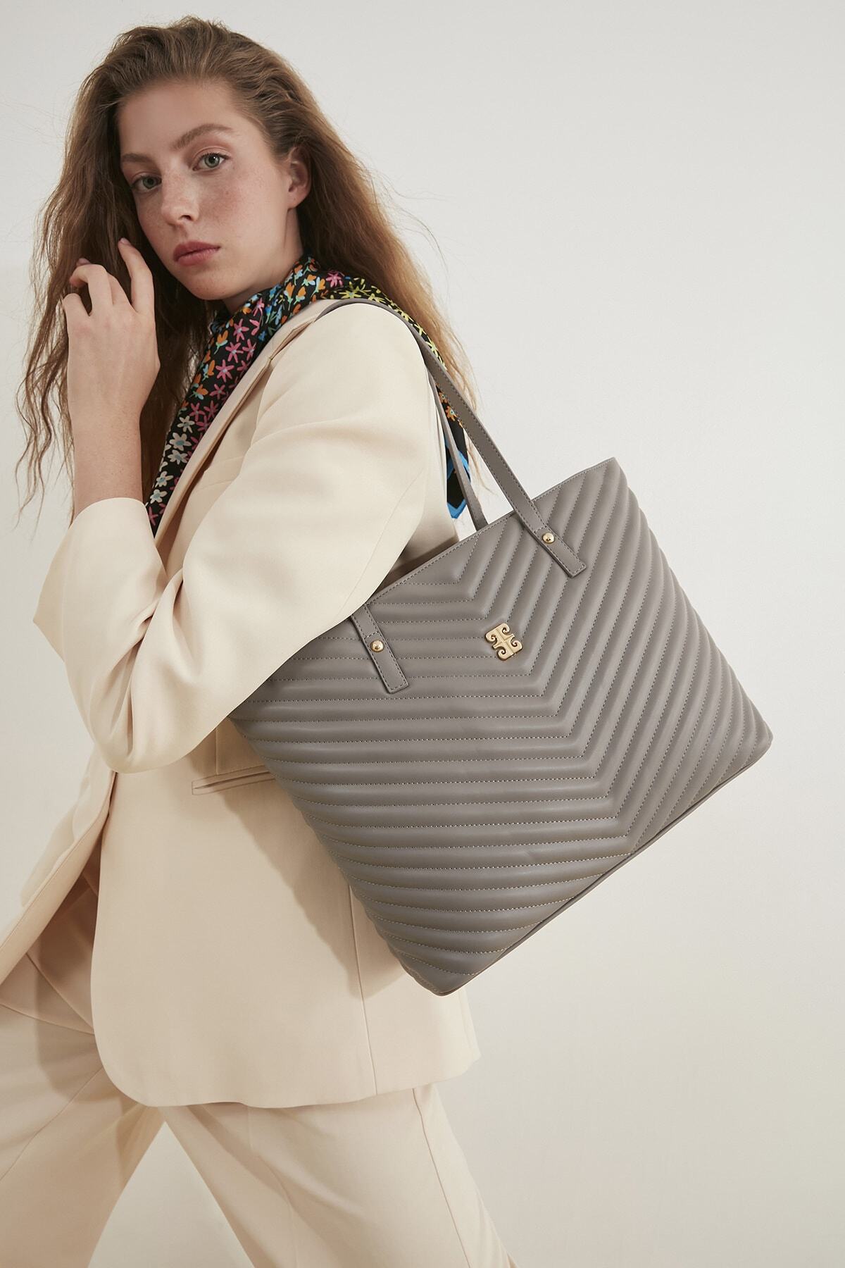 کیف زنانه توسی بزرگ بند چرم پیرکاردین Pierre Cardin