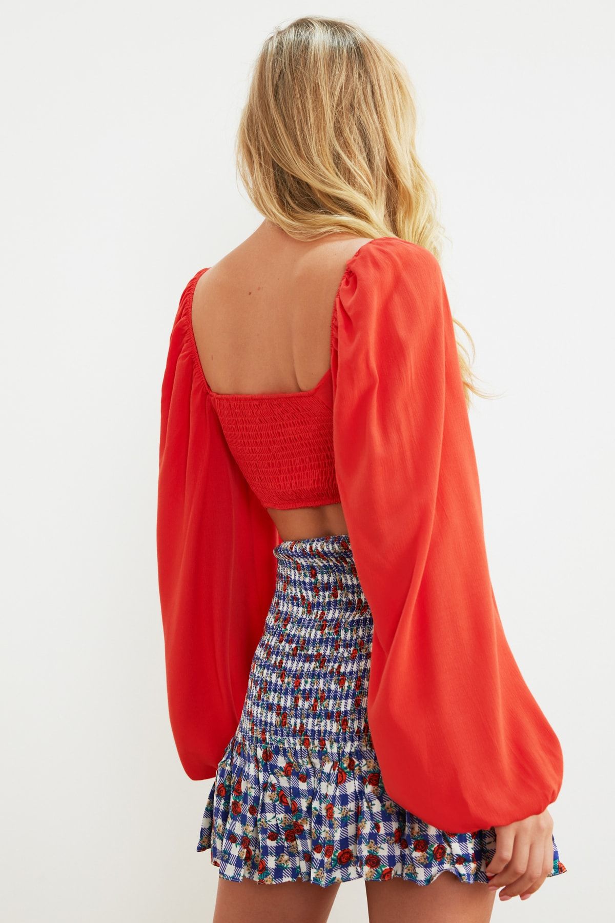 Trendyol Collection-Strandbluse aus Viskose mit quadratischem Ausschnitt und Ballonärmeln und Granatapfelblüten TBESS21BZ0749 5