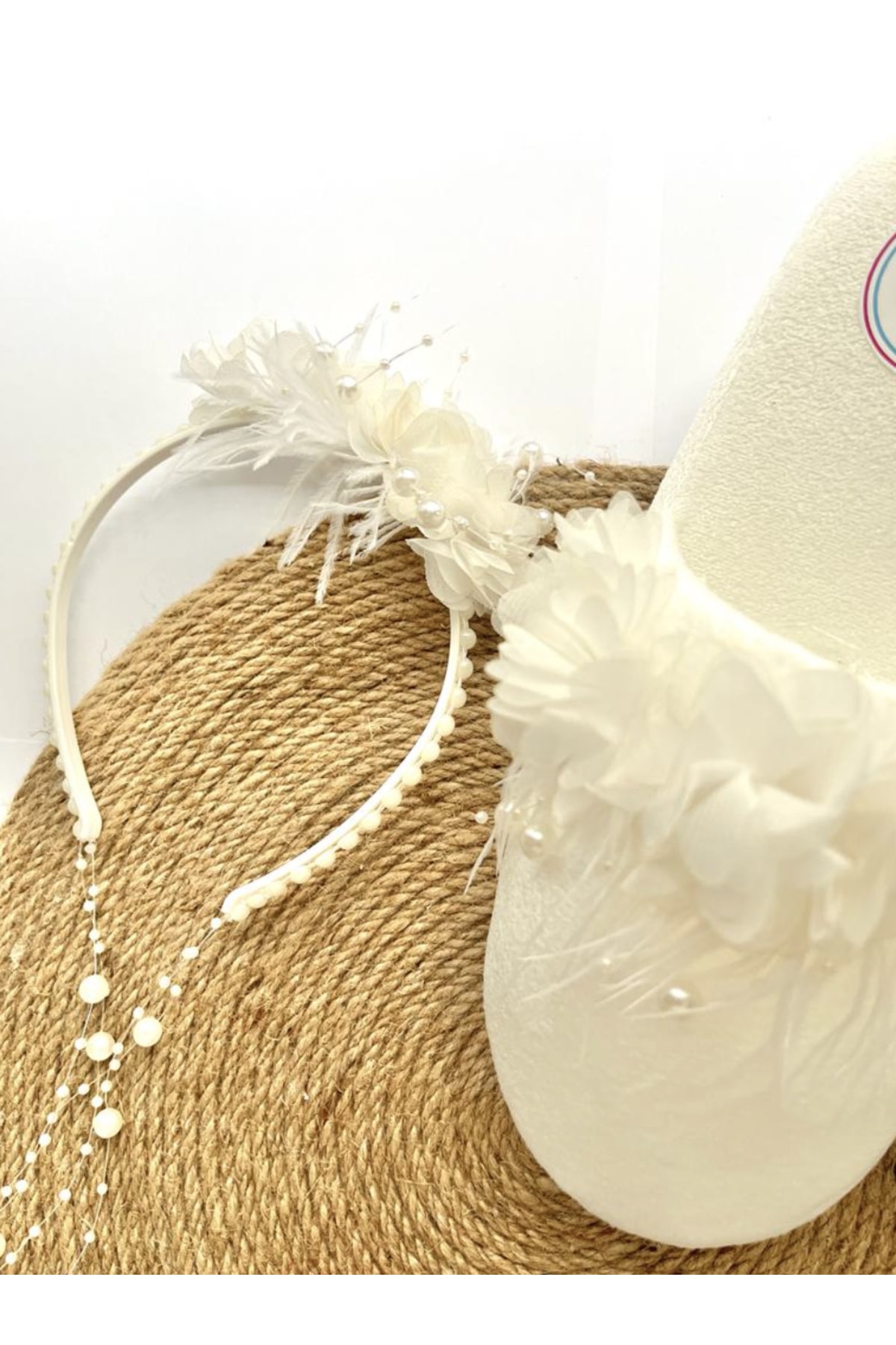 irembaby Anne Bebek Lohusa Seti Beyaz Çiçekli Incili Lohusa Tacı Terliği Bebek Ayakkabısı Ve Şapkası Takımı fotoğrafı 3 (önizleme)