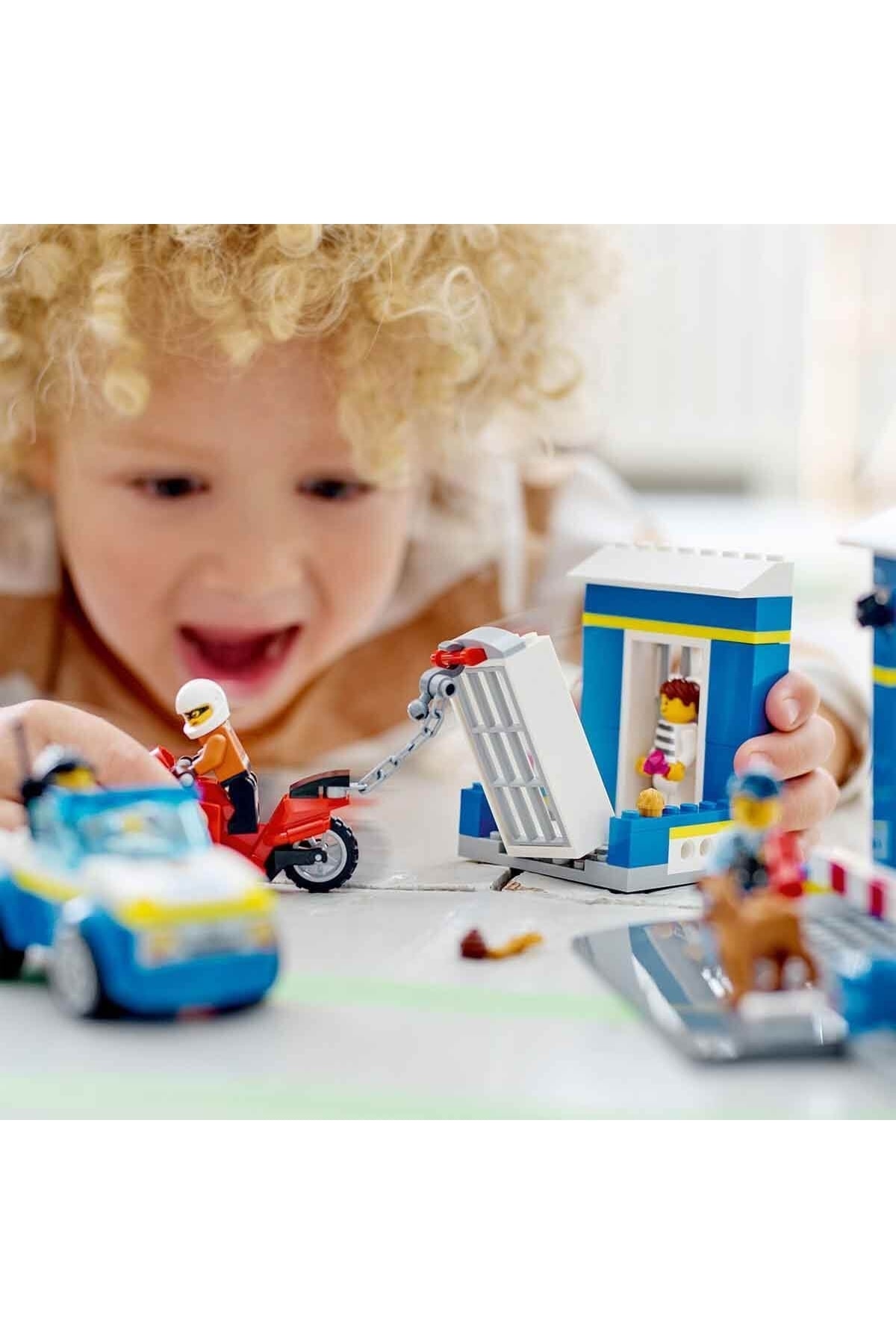 پلیس شهر ایستگاه ۶۰۳۷۰ در حال ردیابی