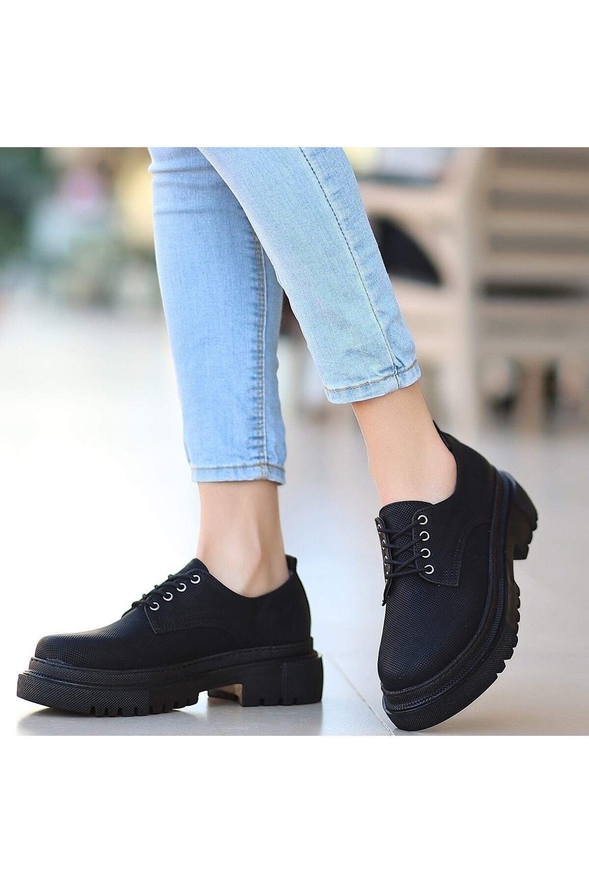 Siyah Cilt Desenli Bağcıklı Kadın Ayakkabı