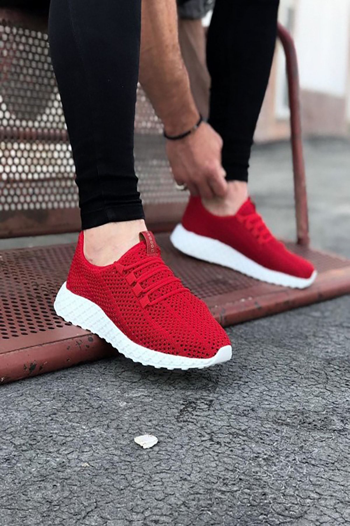 Red colour hot sale sports shoes