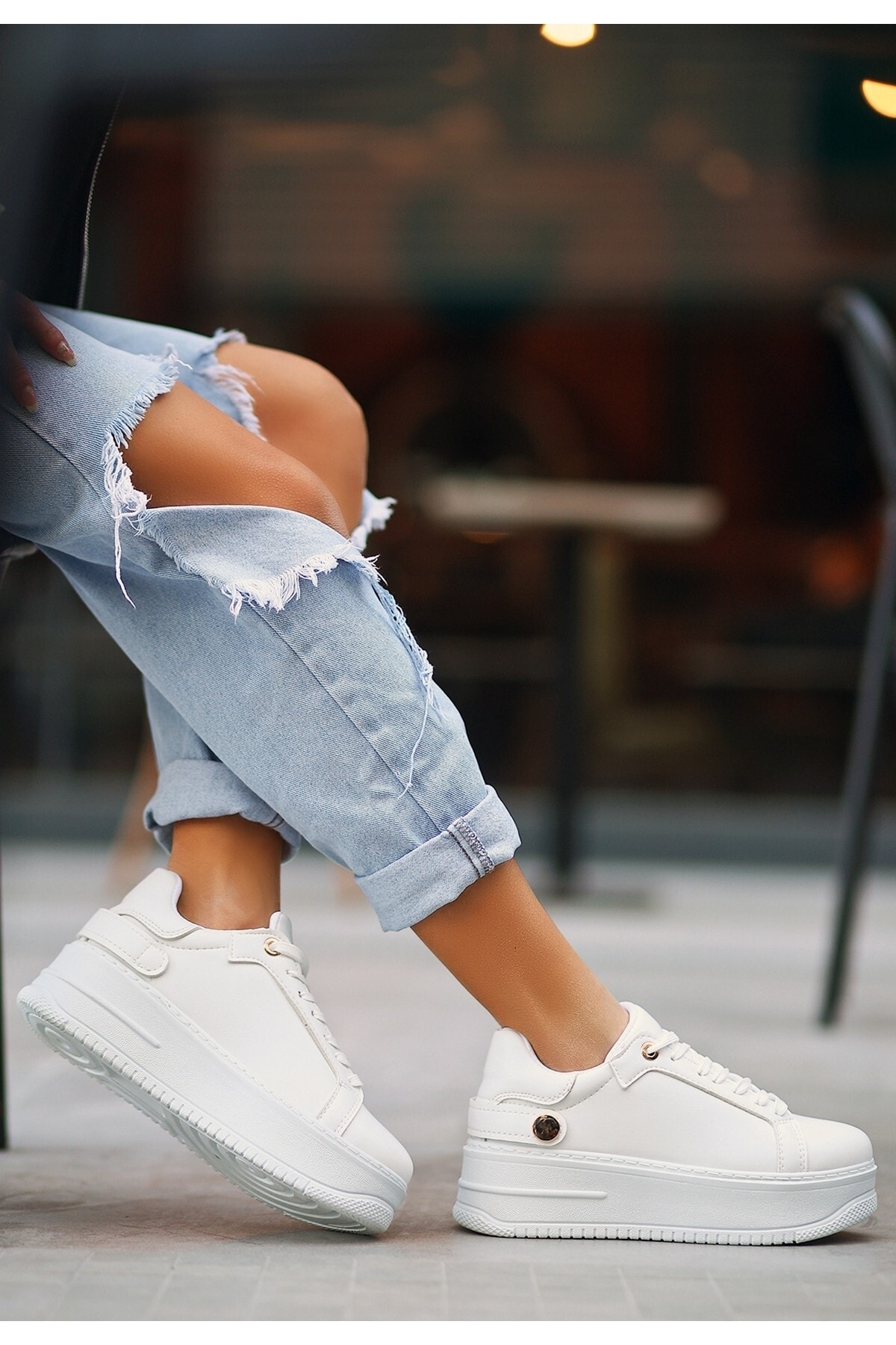 Beyaz Cilt Bağcıklı Spor Ayakkabı
