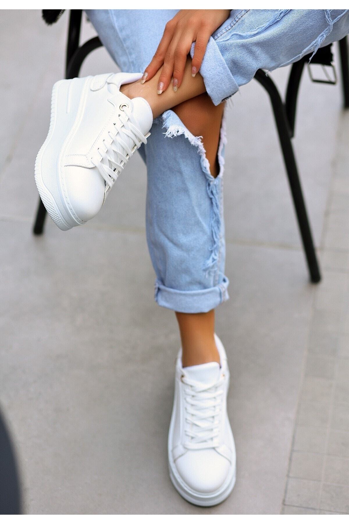 Beyaz Cilt Bağcıklı Spor Ayakkabı