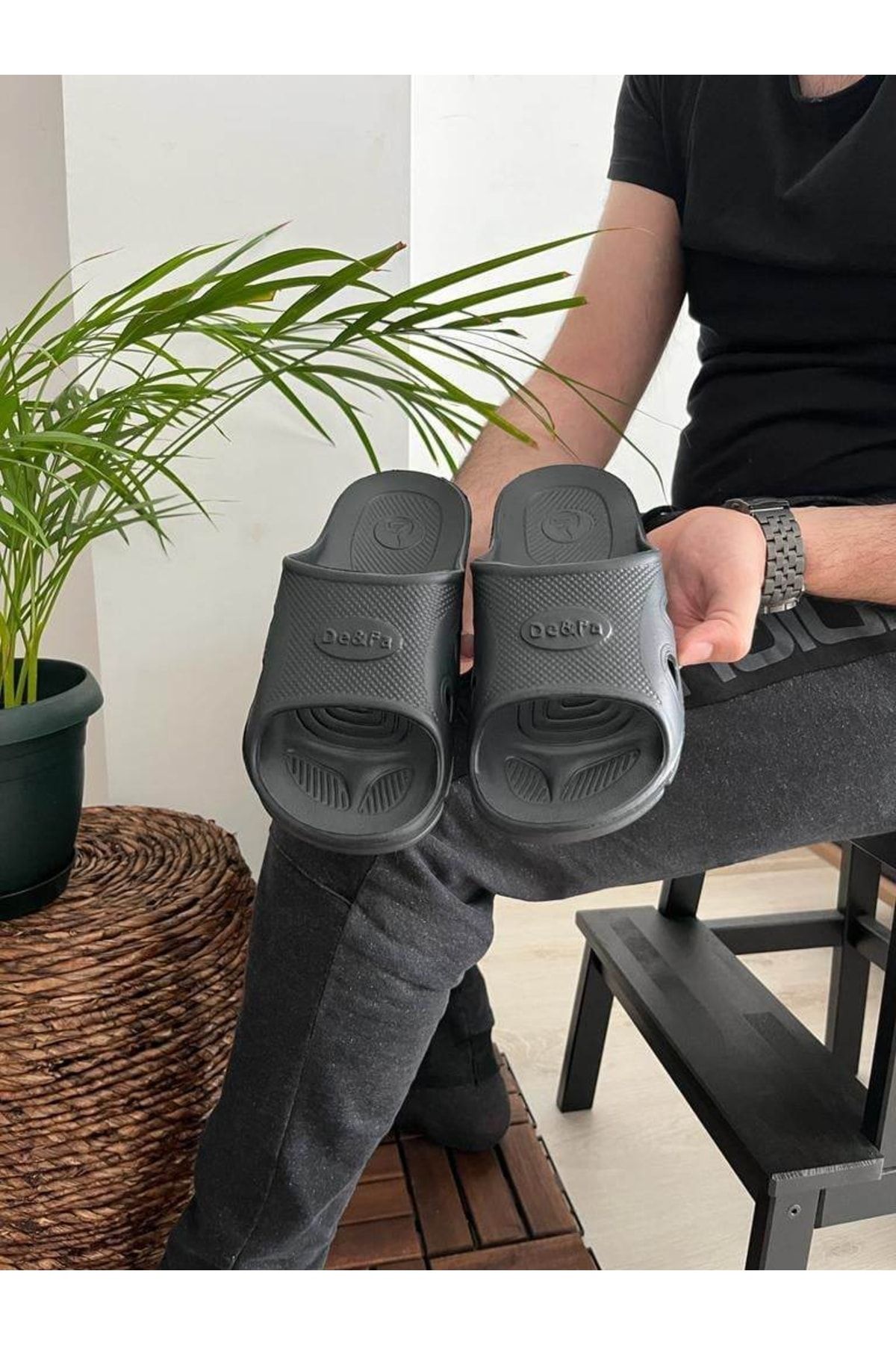 Toilet slippers top