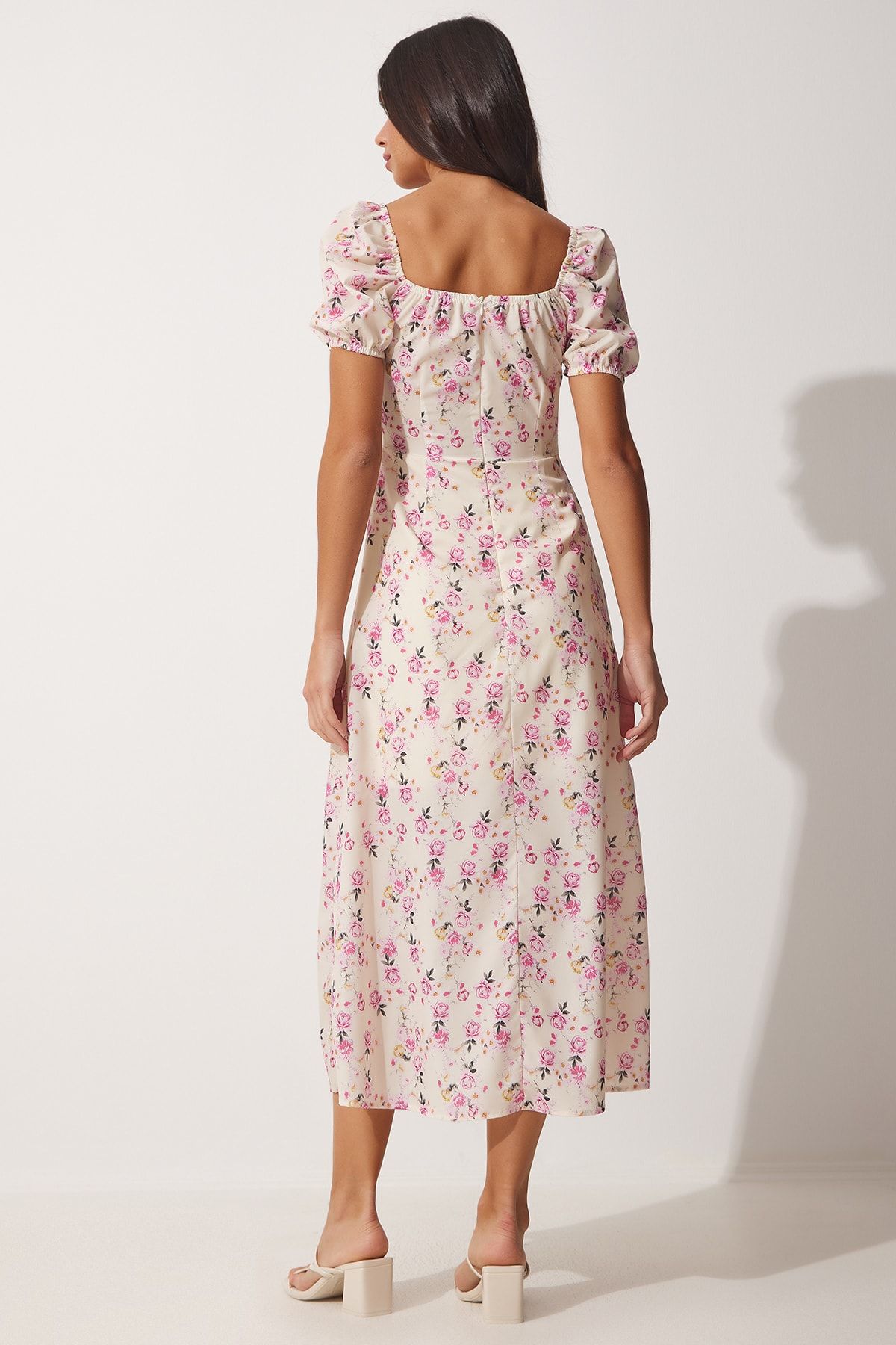Happiness İstanbul-Cremefarbenes Damen-Sommerkleid mit gerafftem Kragen und floraler Satinoberfläche FF00125 5