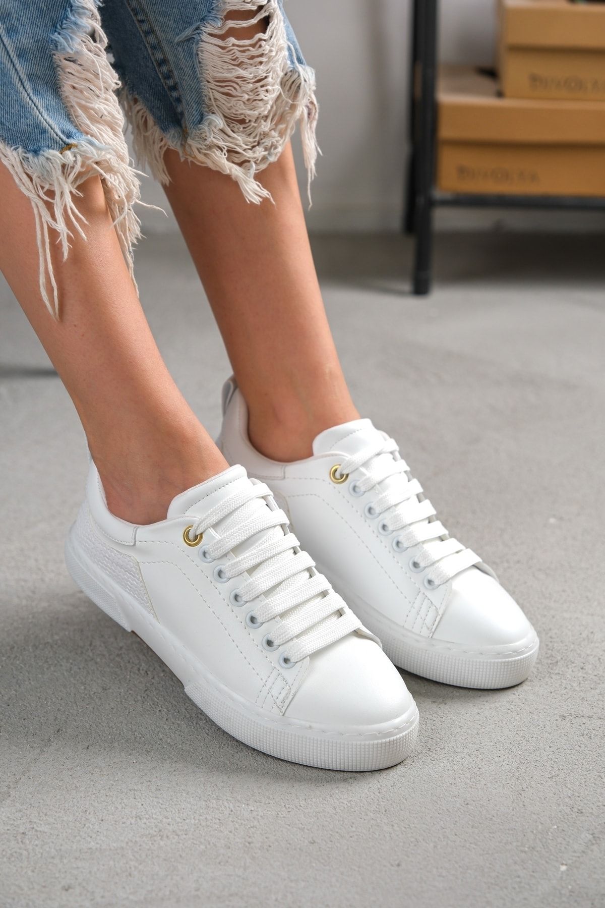 Sports shoes for daily use best sale
