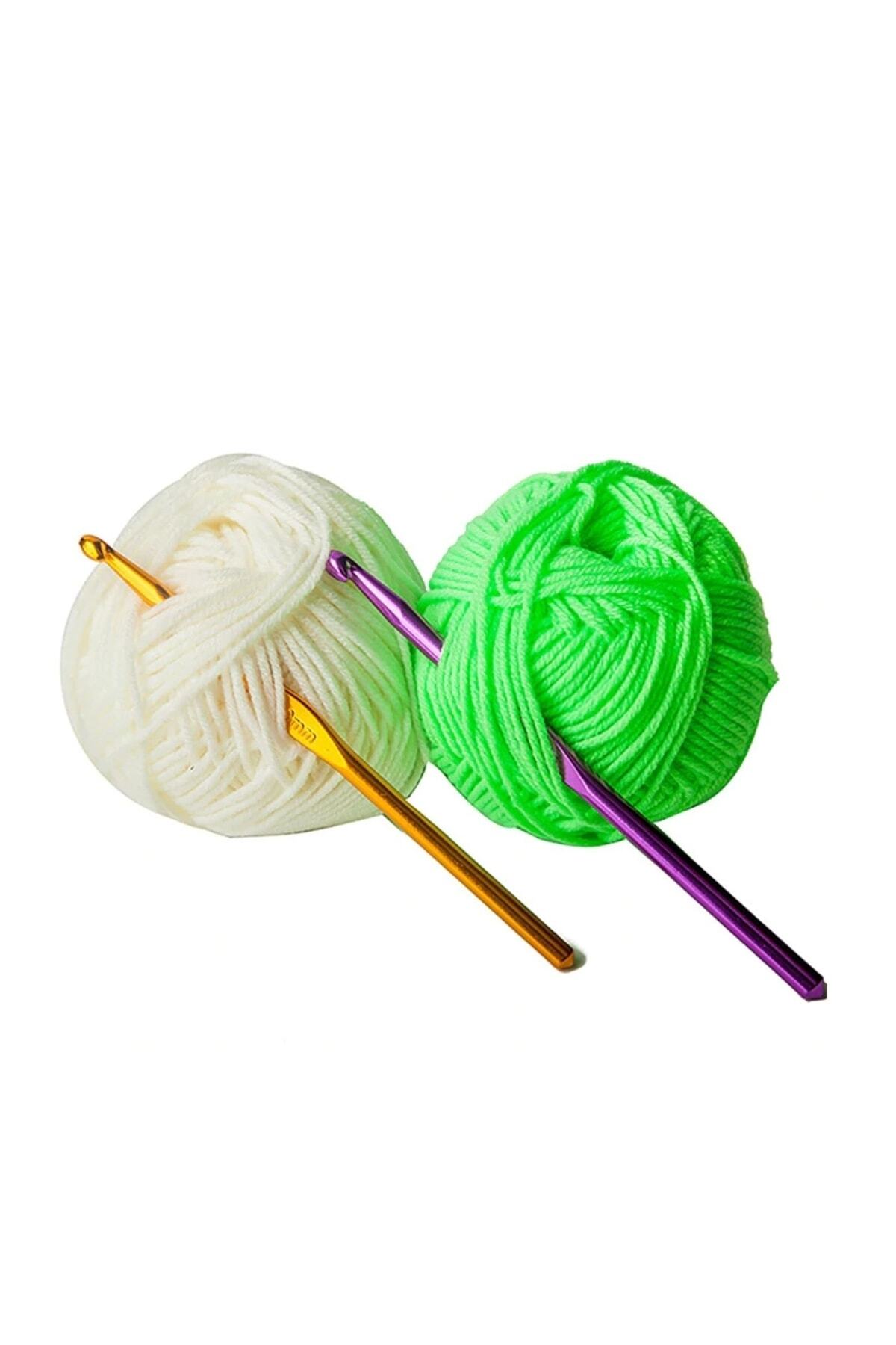 Крючок и нитки. Пряжа для вязания крючком. Разноцветные нитки для вязания. Пряжа пнк им. Пряжа фиалка пнк кирова.