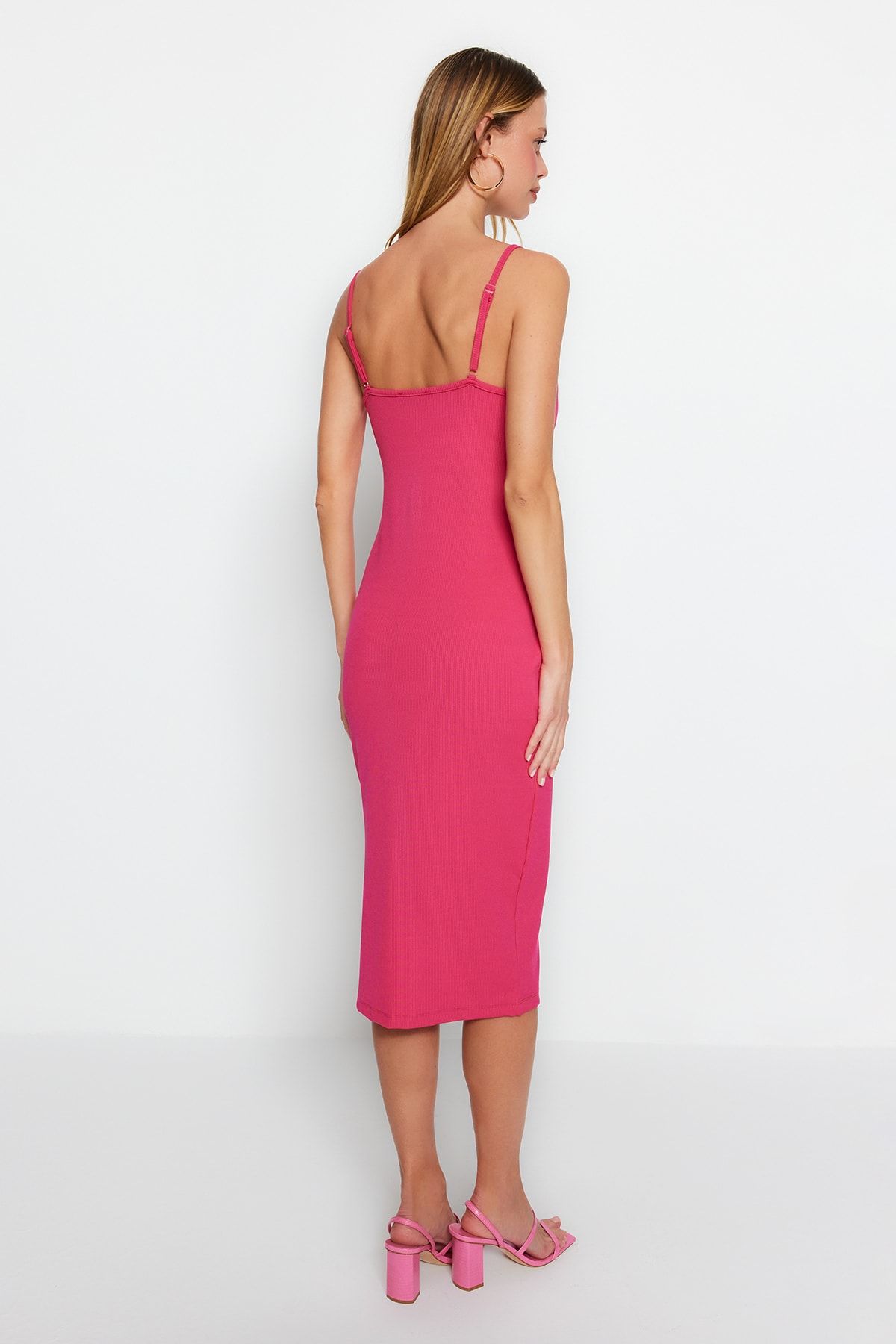 Trendyol Collection Kleid Rosa Bodycon Fast ausverkauft CE8353