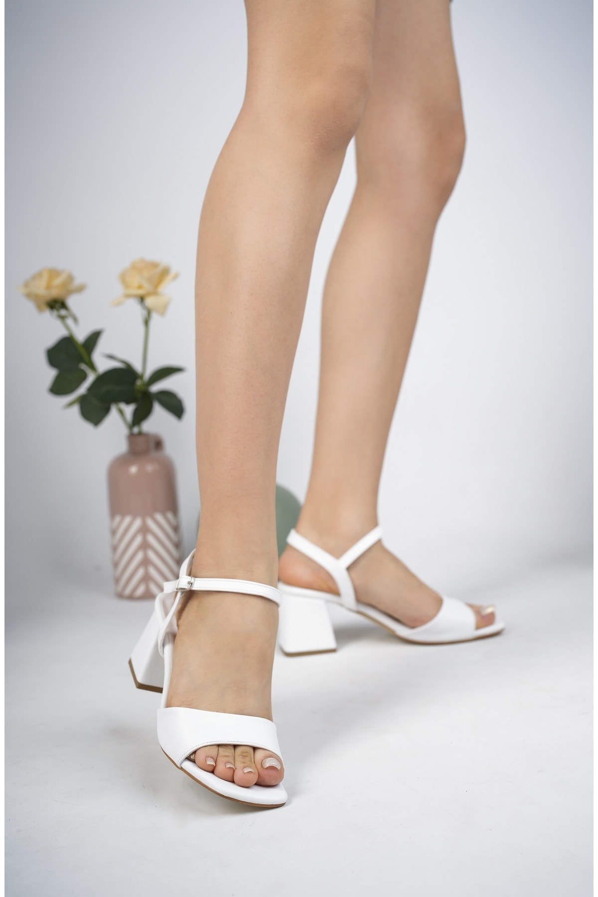 Diardi  Kısa Topuklu Kadın Beyaz Sandalet