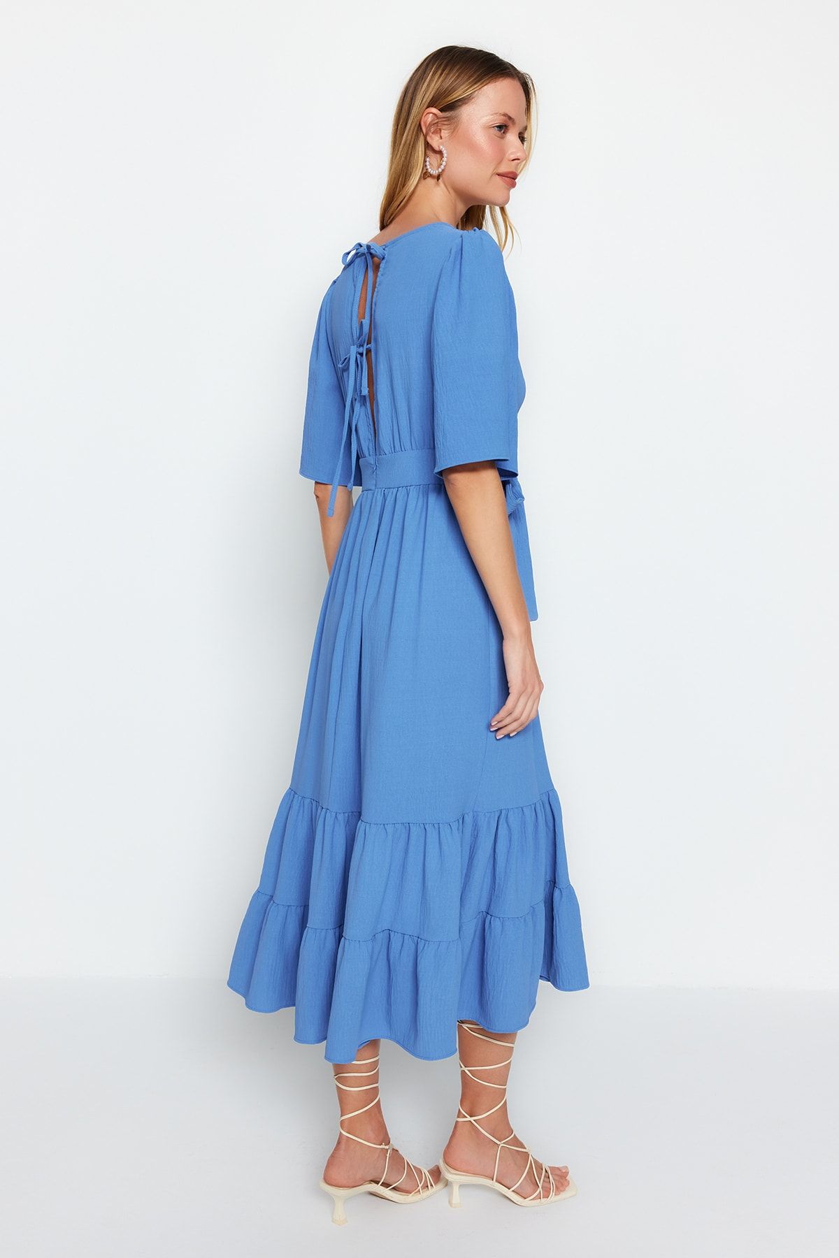 Kolekcia Trendyol-Indigo pásový strih A-strih s dvojitým náprsným golierom Detail chrbta Midi tkané šaty TWOSS23EL02164 5